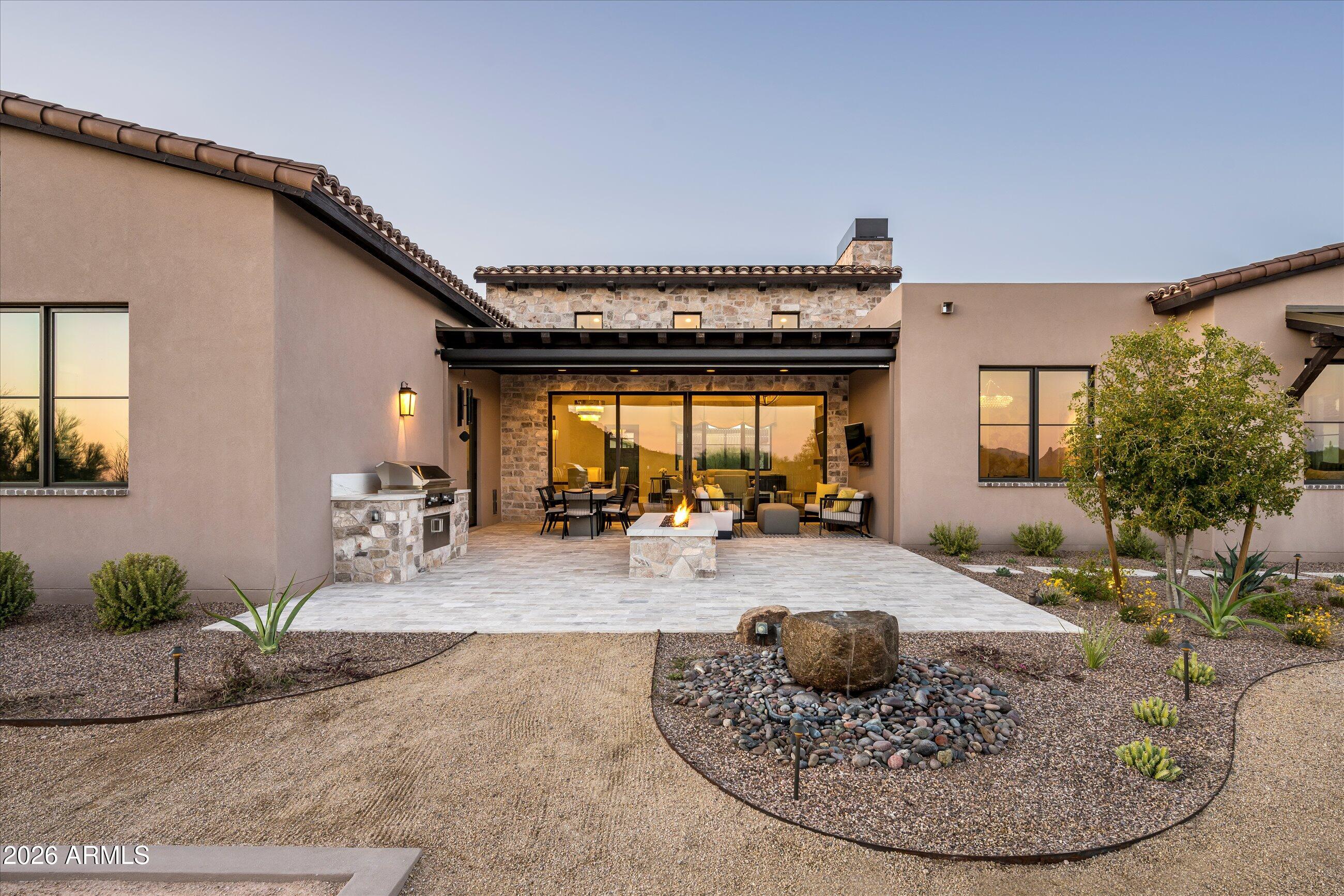 WHISPER ROCK - Residential