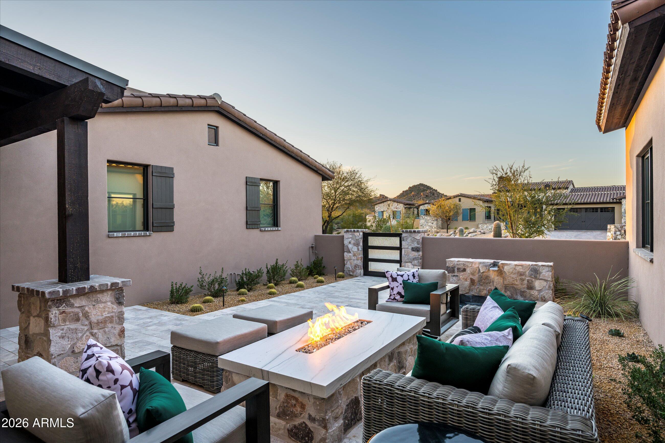 WHISPER ROCK - Residential