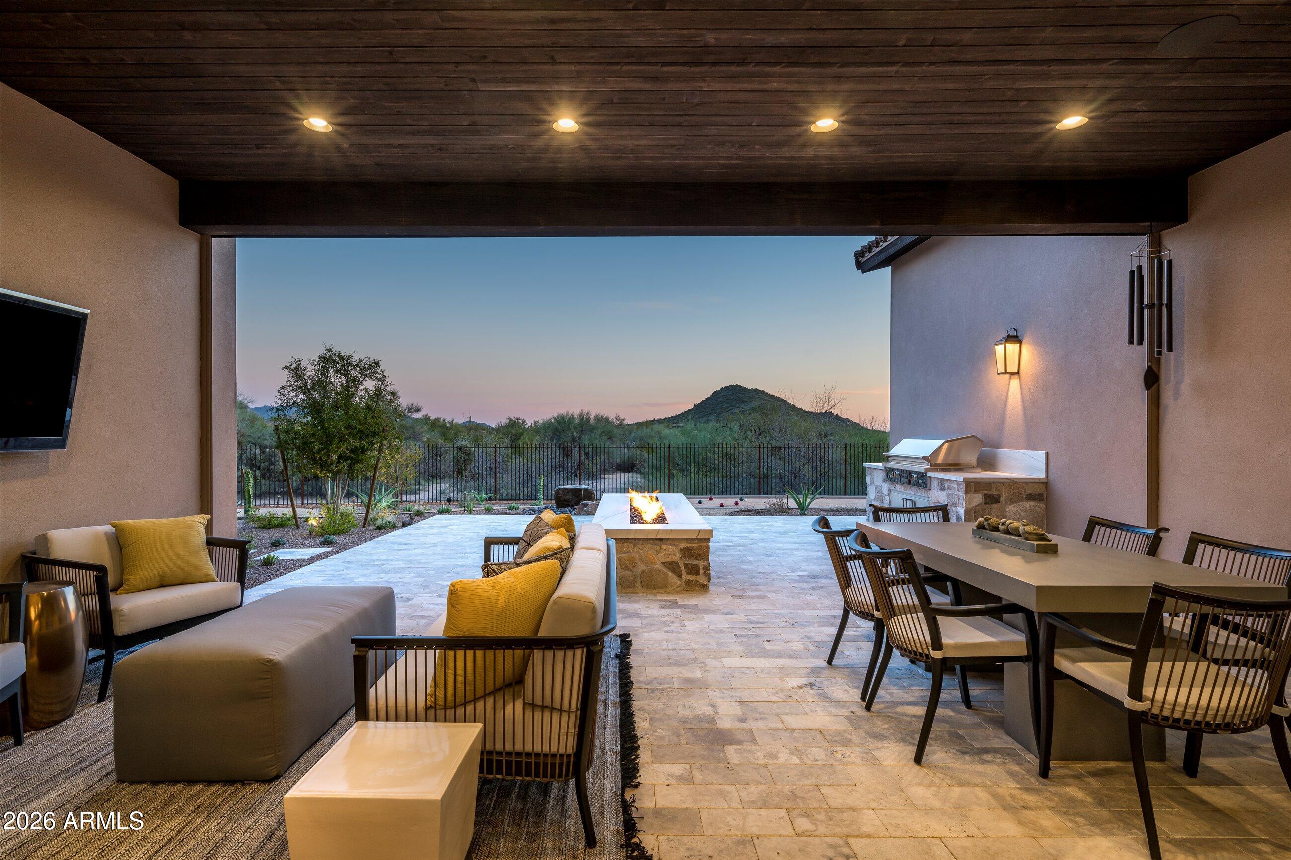 WHISPER ROCK - Residential