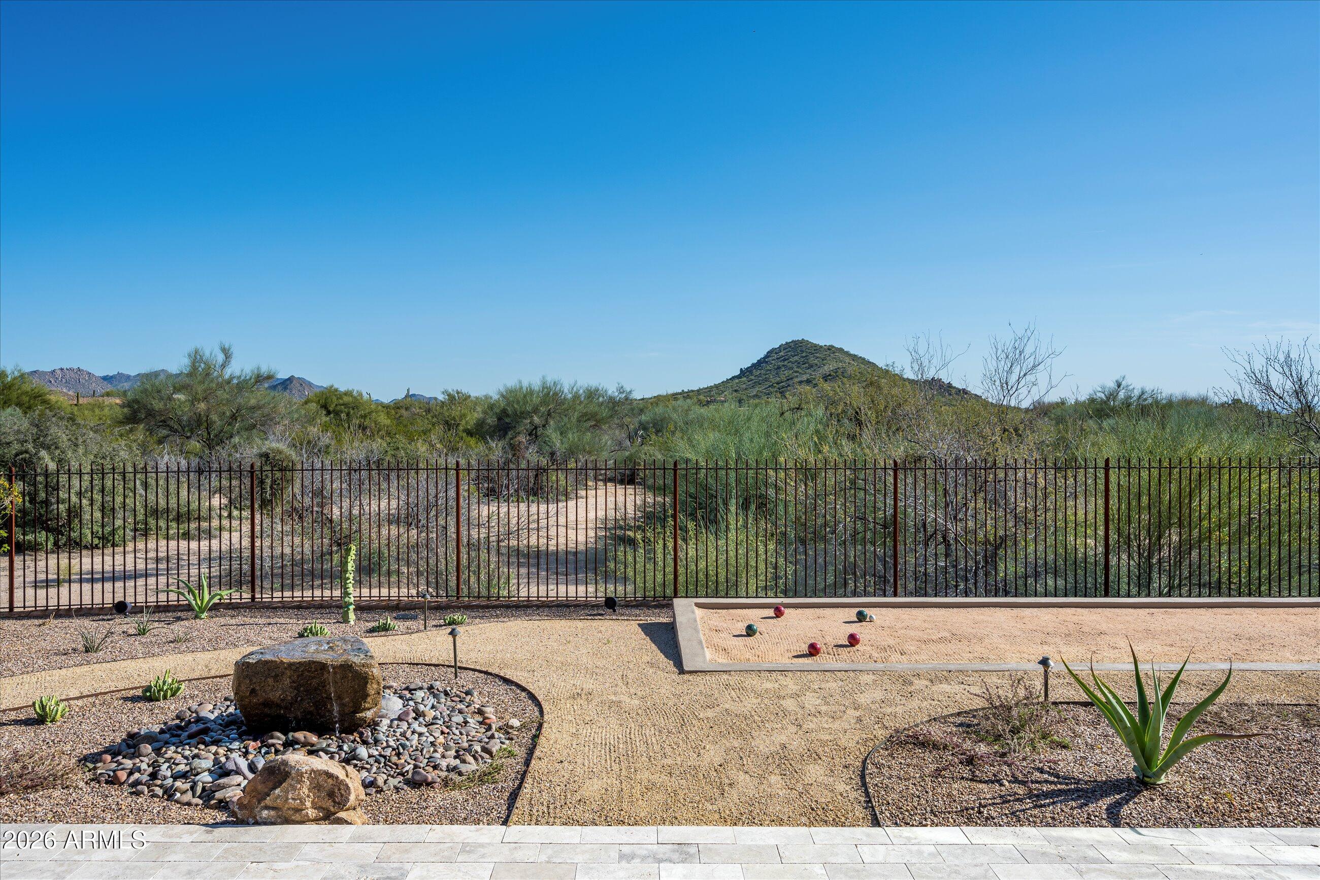 WHISPER ROCK - Residential