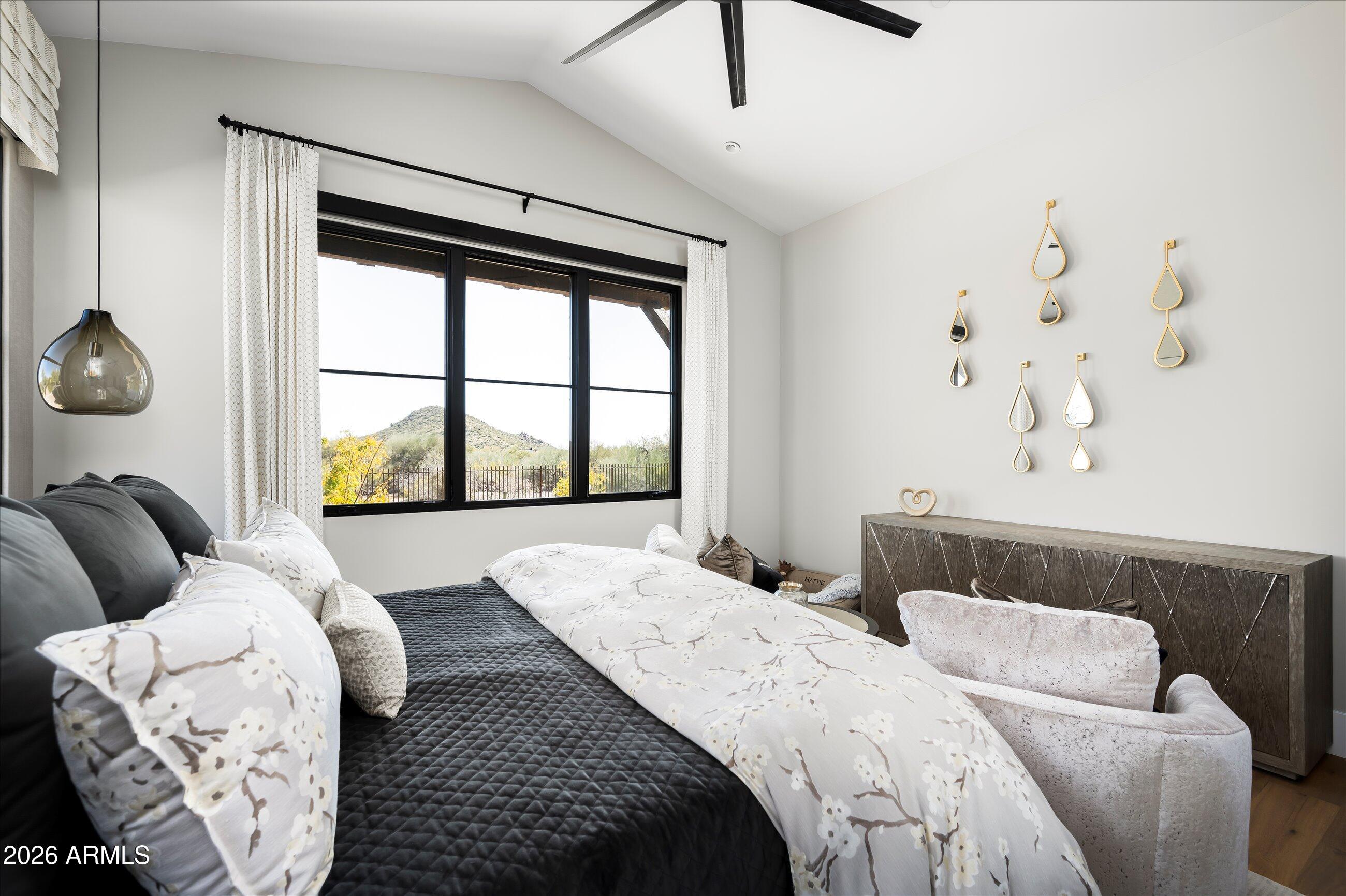 WHISPER ROCK - Residential