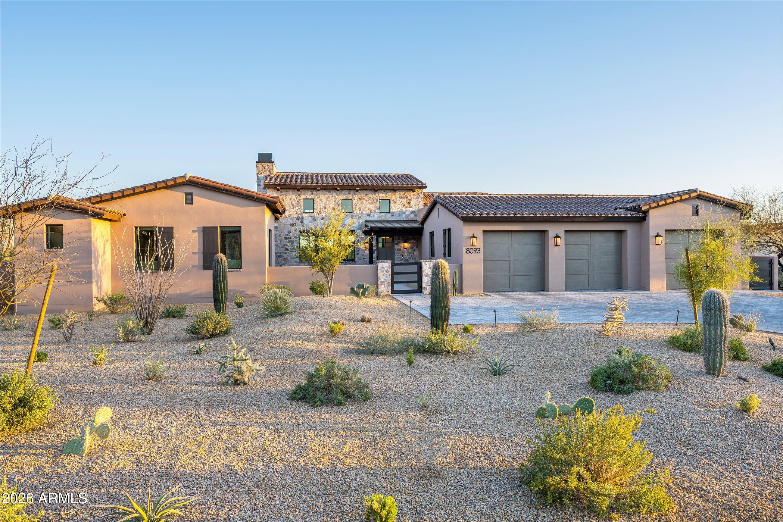 WHISPER ROCK - Residential