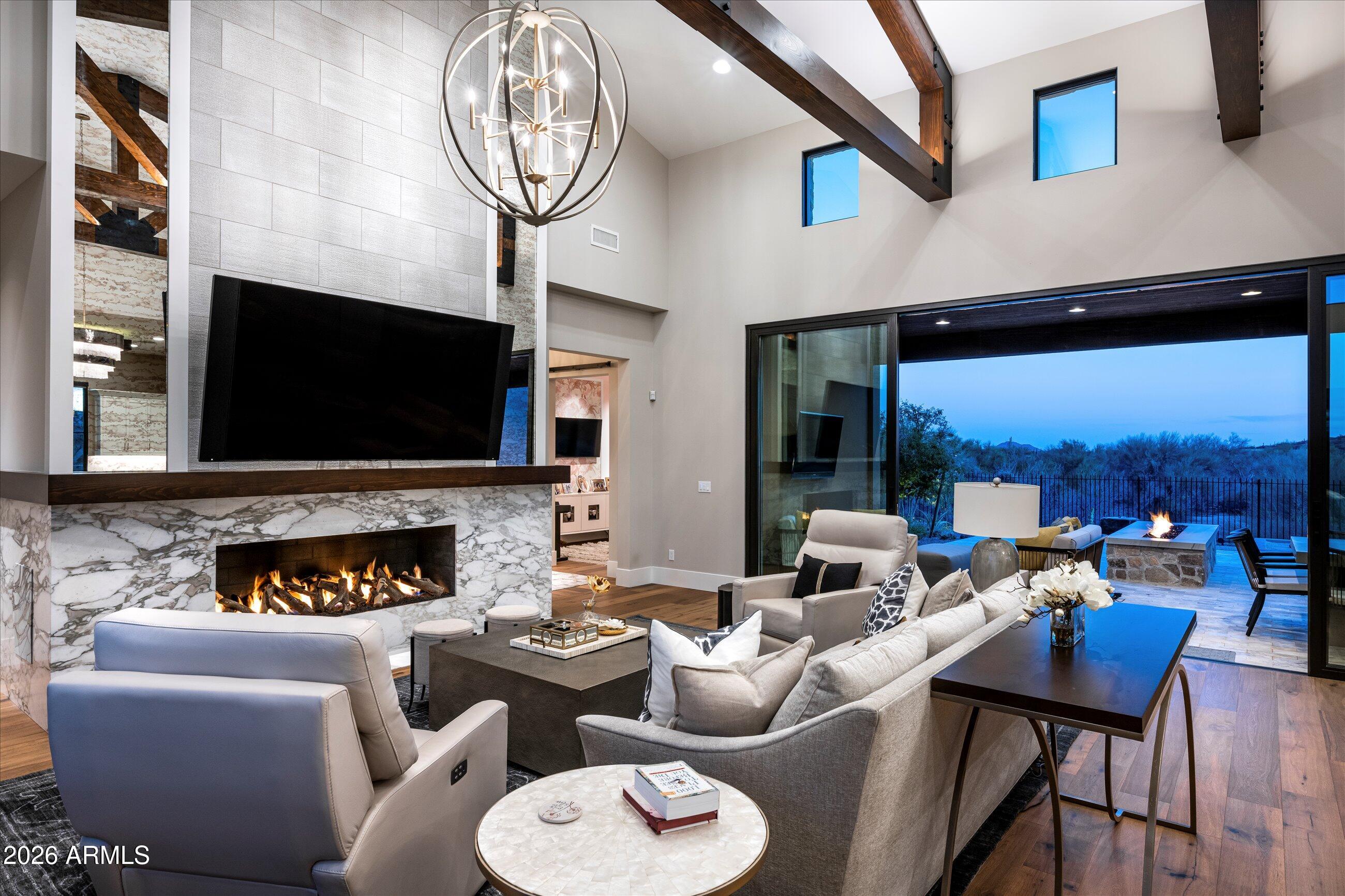 WHISPER ROCK - Residential