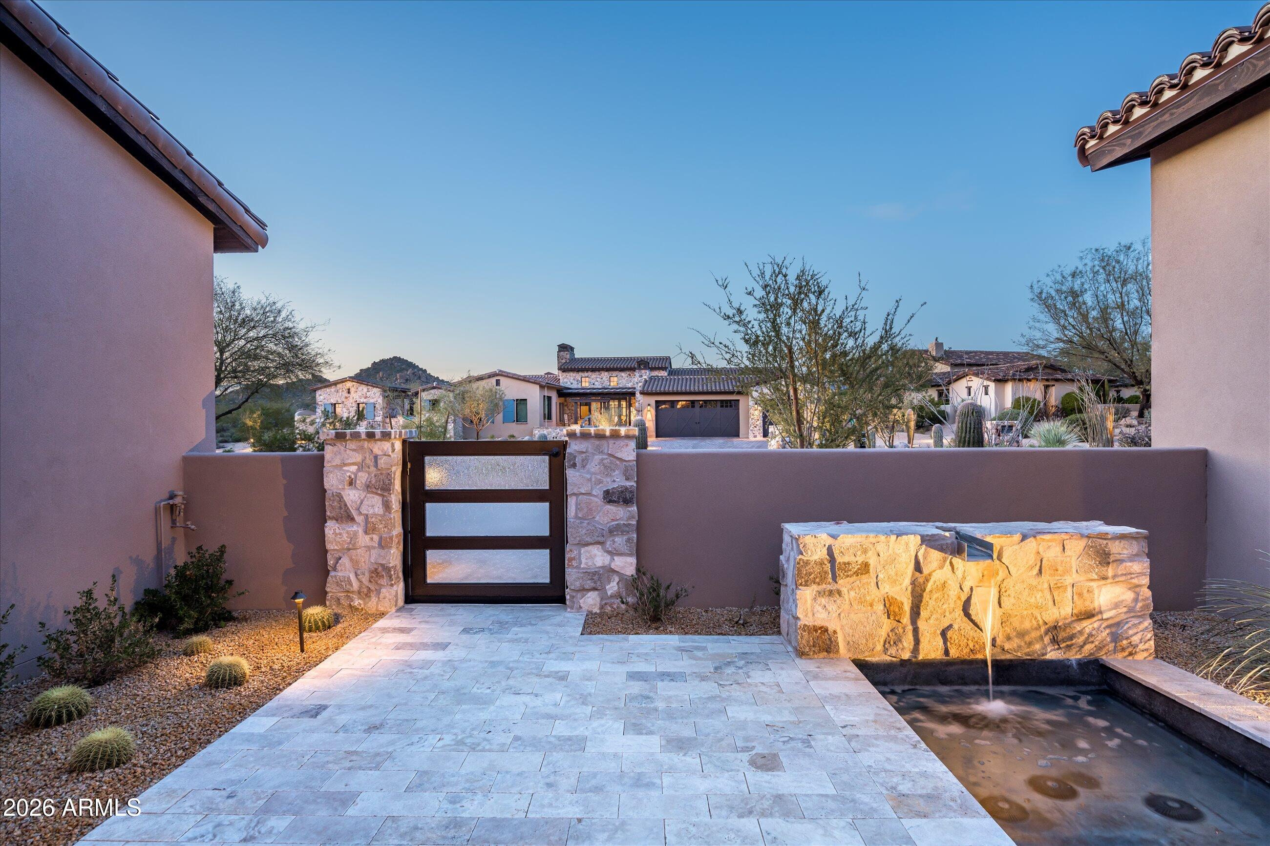 WHISPER ROCK - Residential