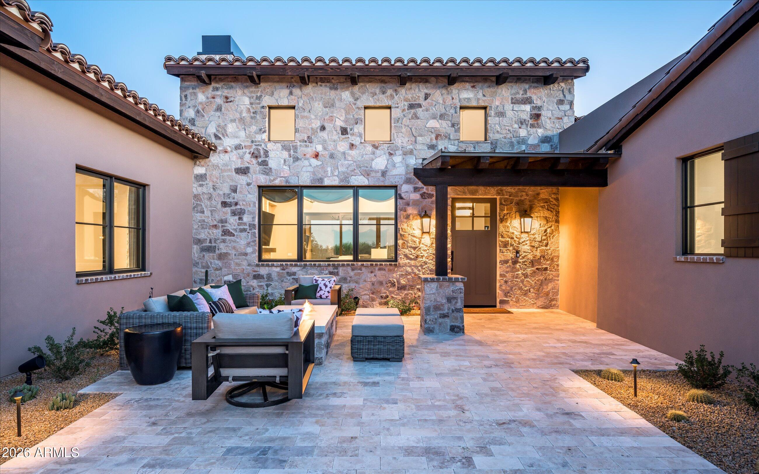WHISPER ROCK - Residential