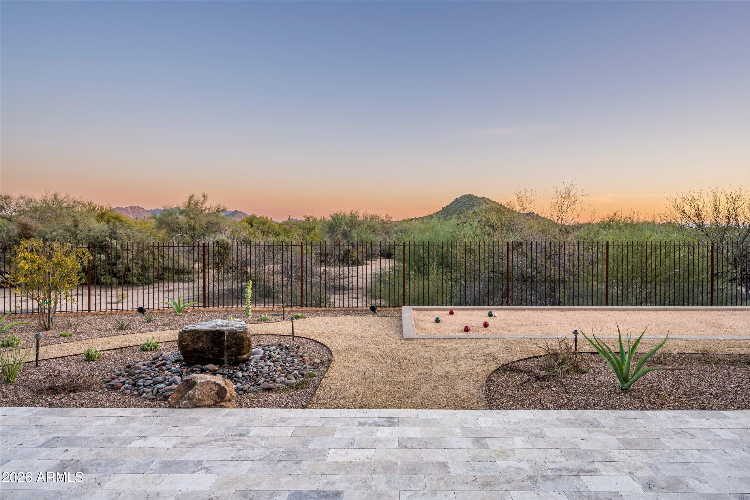 WHISPER ROCK - Residential