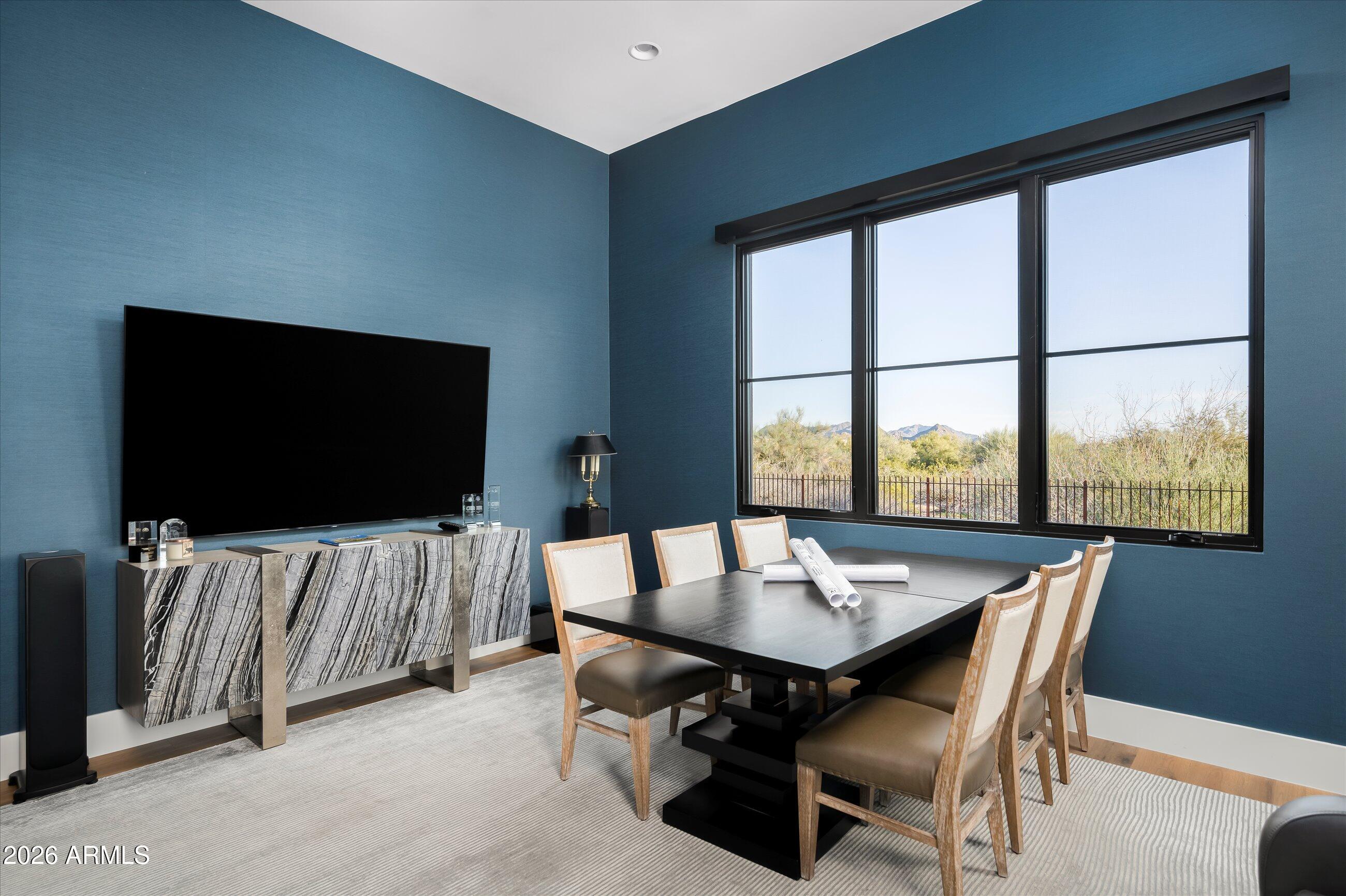WHISPER ROCK - Residential