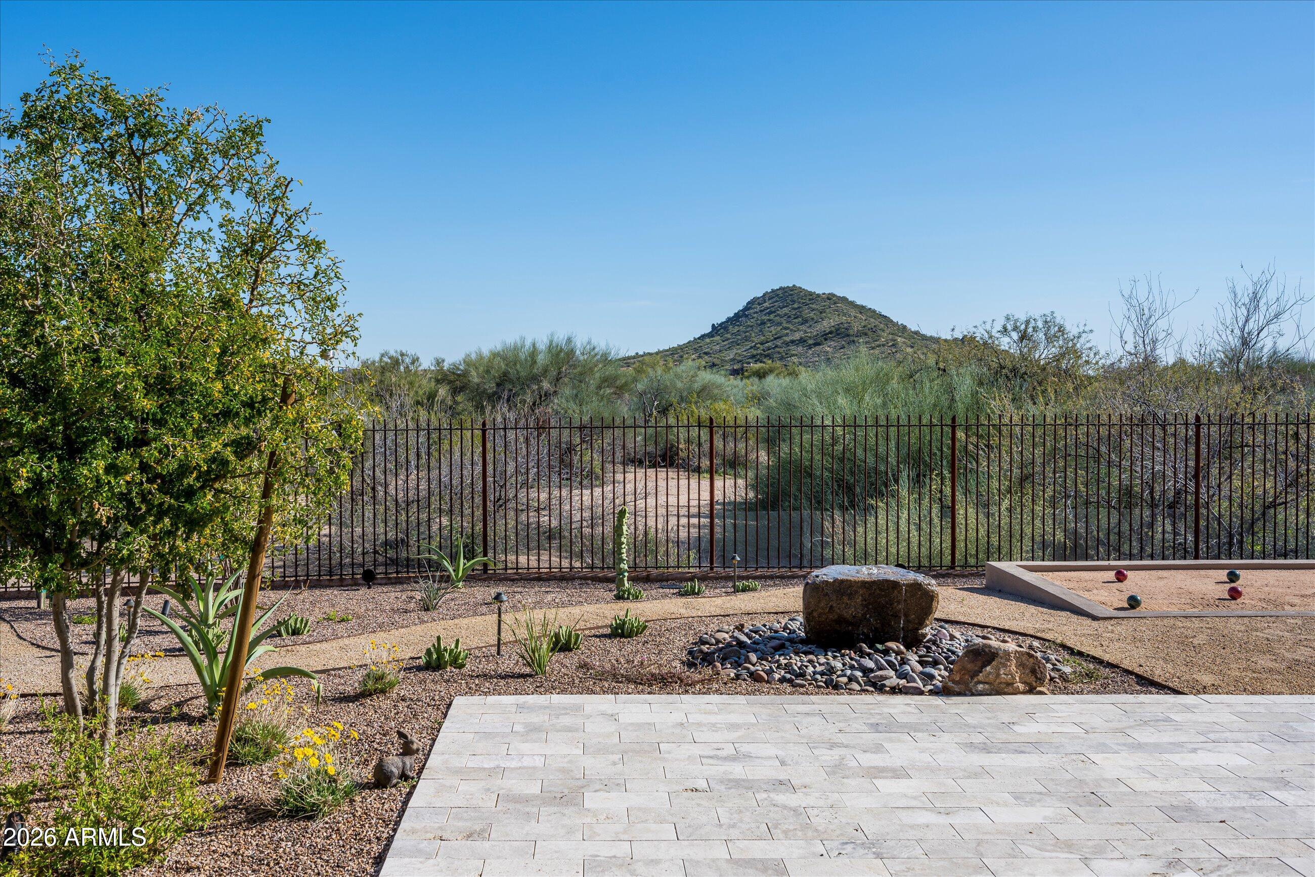 WHISPER ROCK - Residential