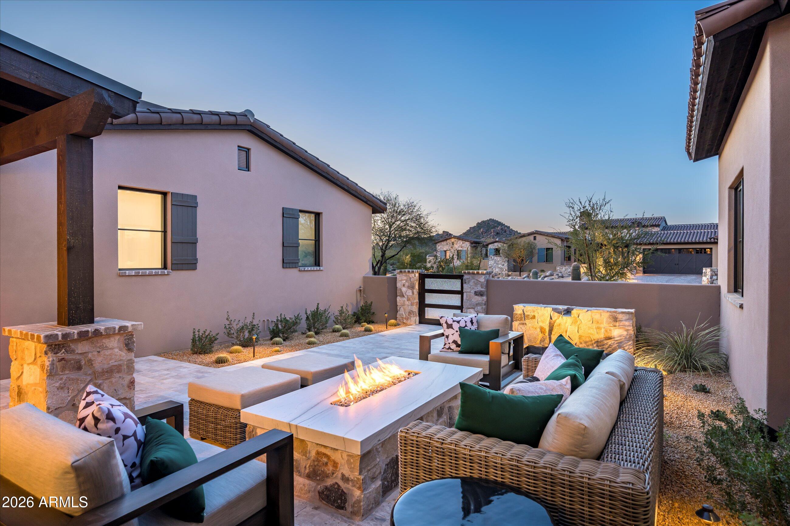 WHISPER ROCK - Residential