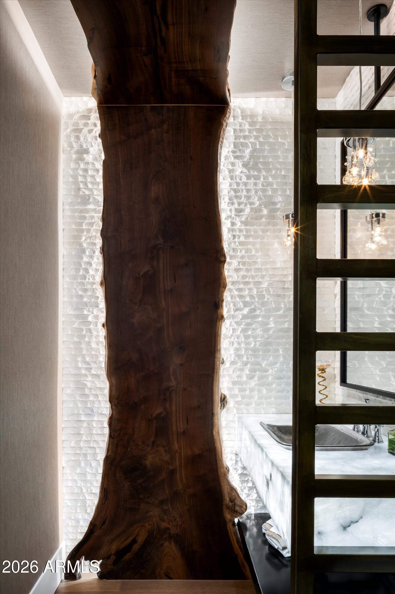 WHISPER ROCK - Residential