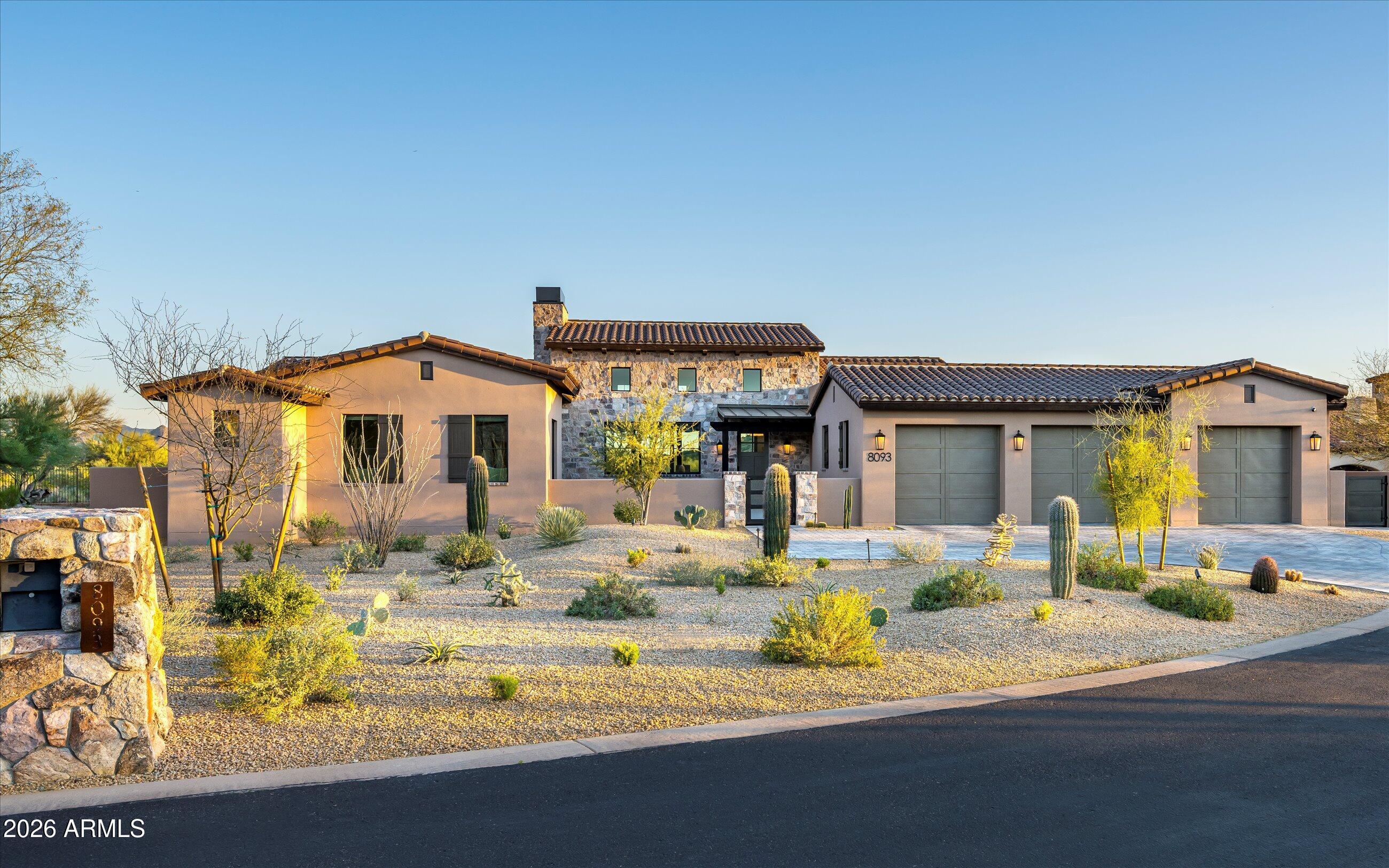 WHISPER ROCK - Residential