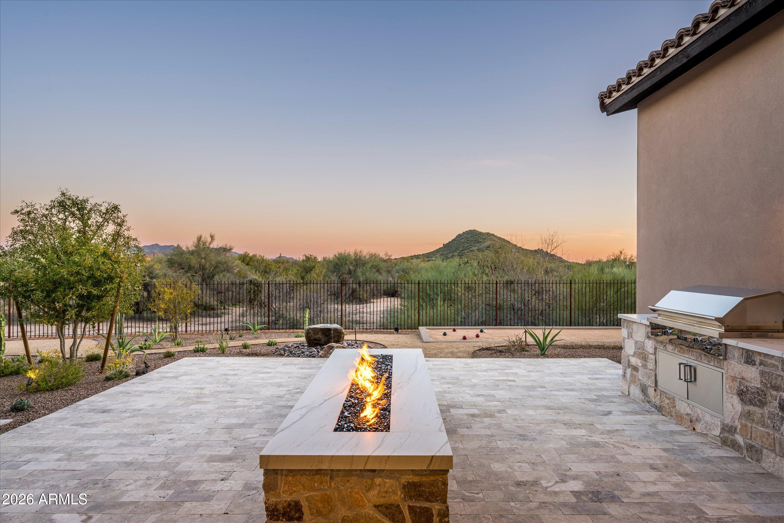 WHISPER ROCK - Residential