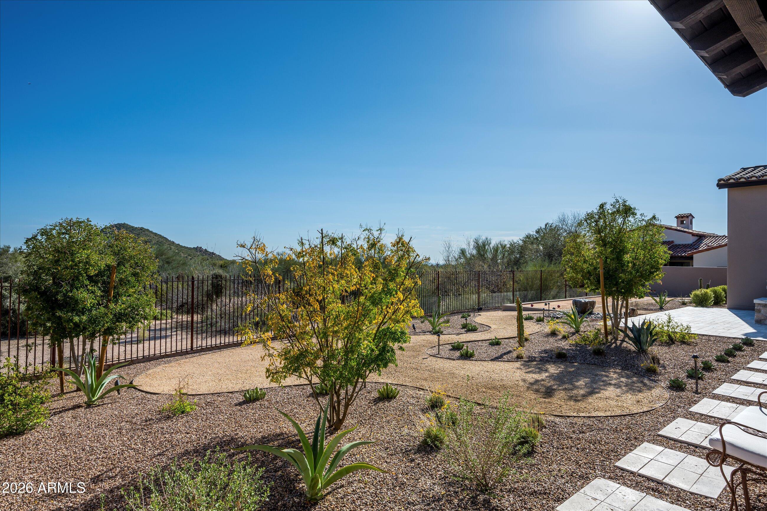 WHISPER ROCK - Residential