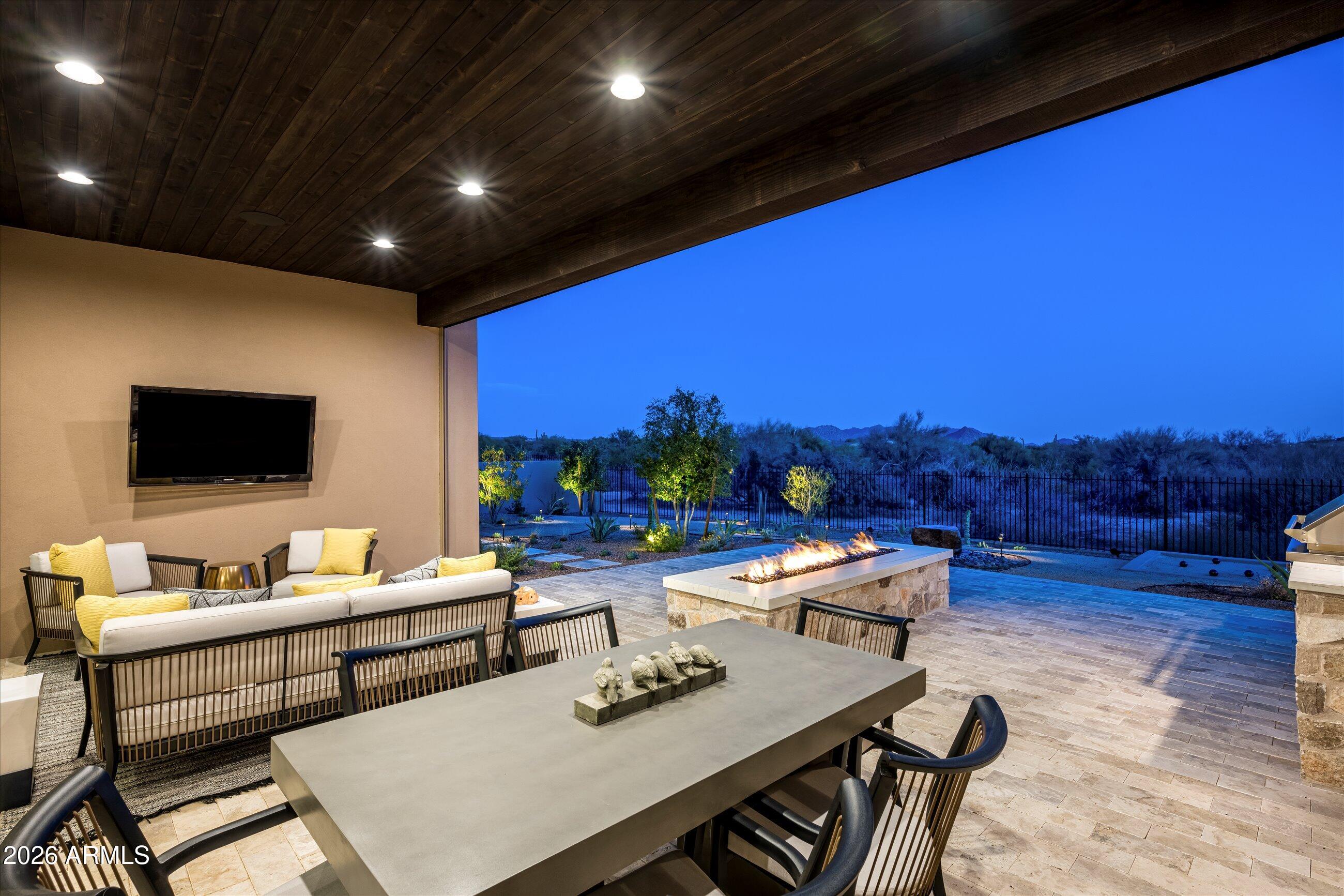 WHISPER ROCK - Residential