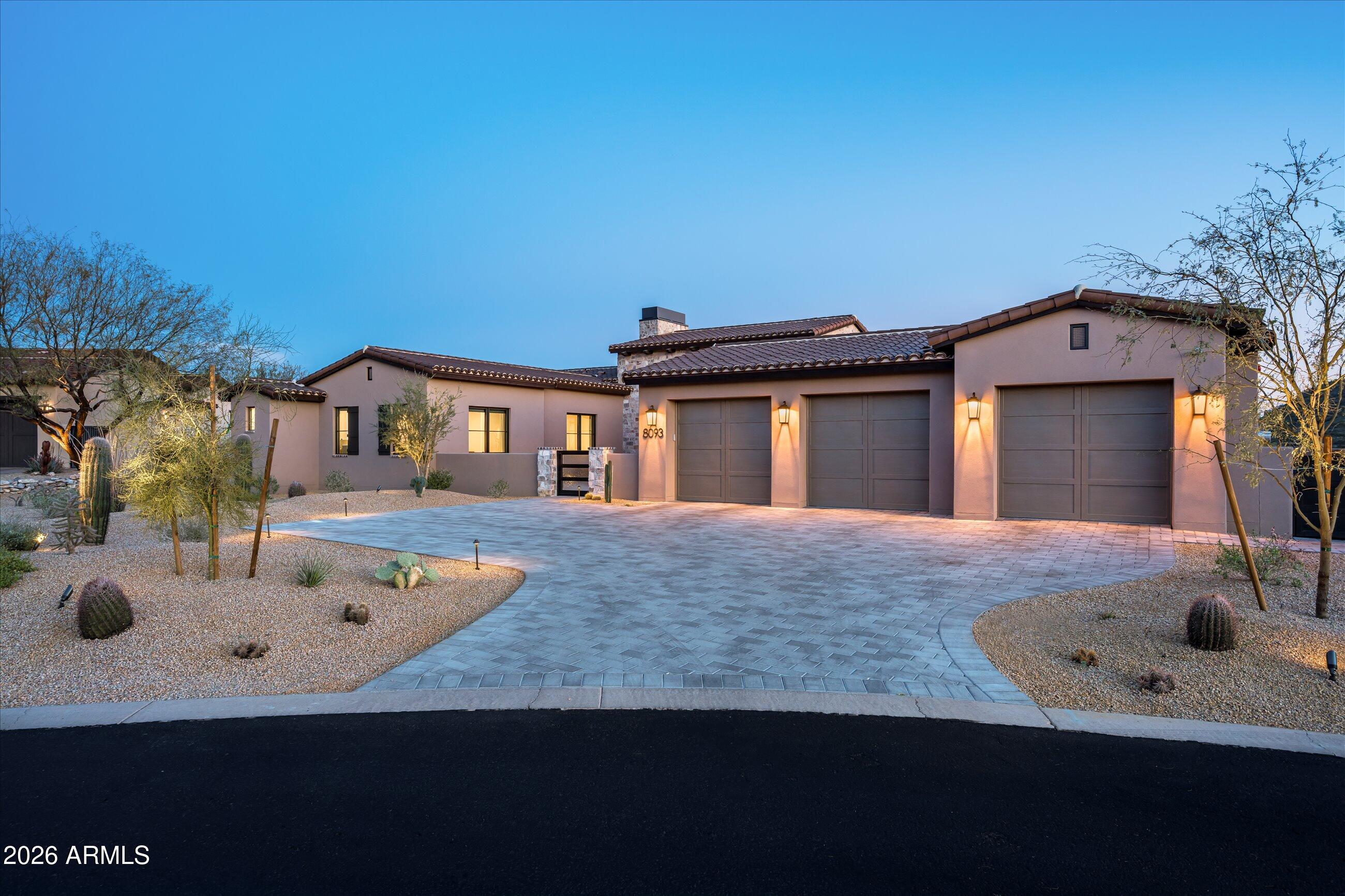 WHISPER ROCK - Residential