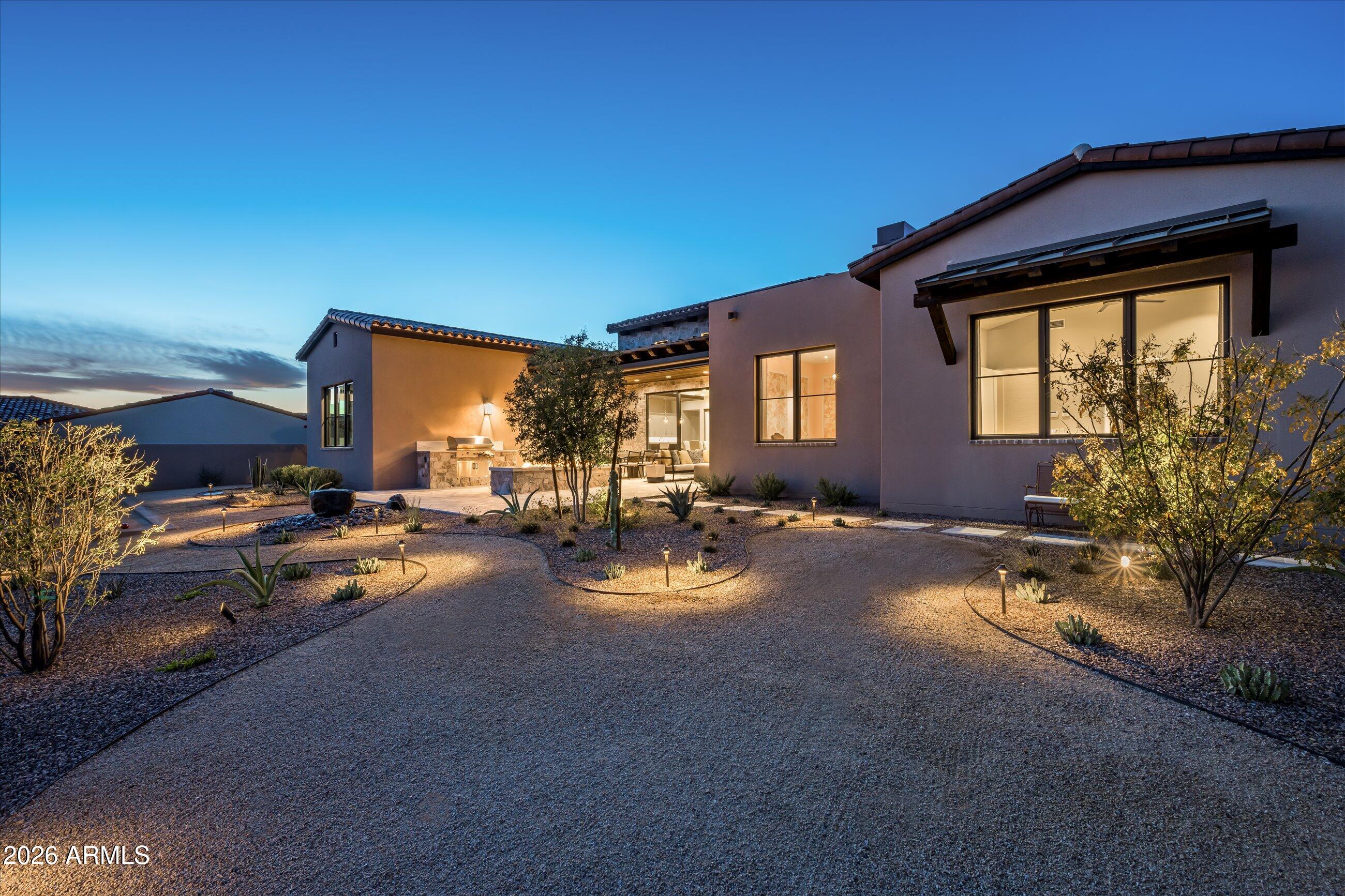 WHISPER ROCK - Residential