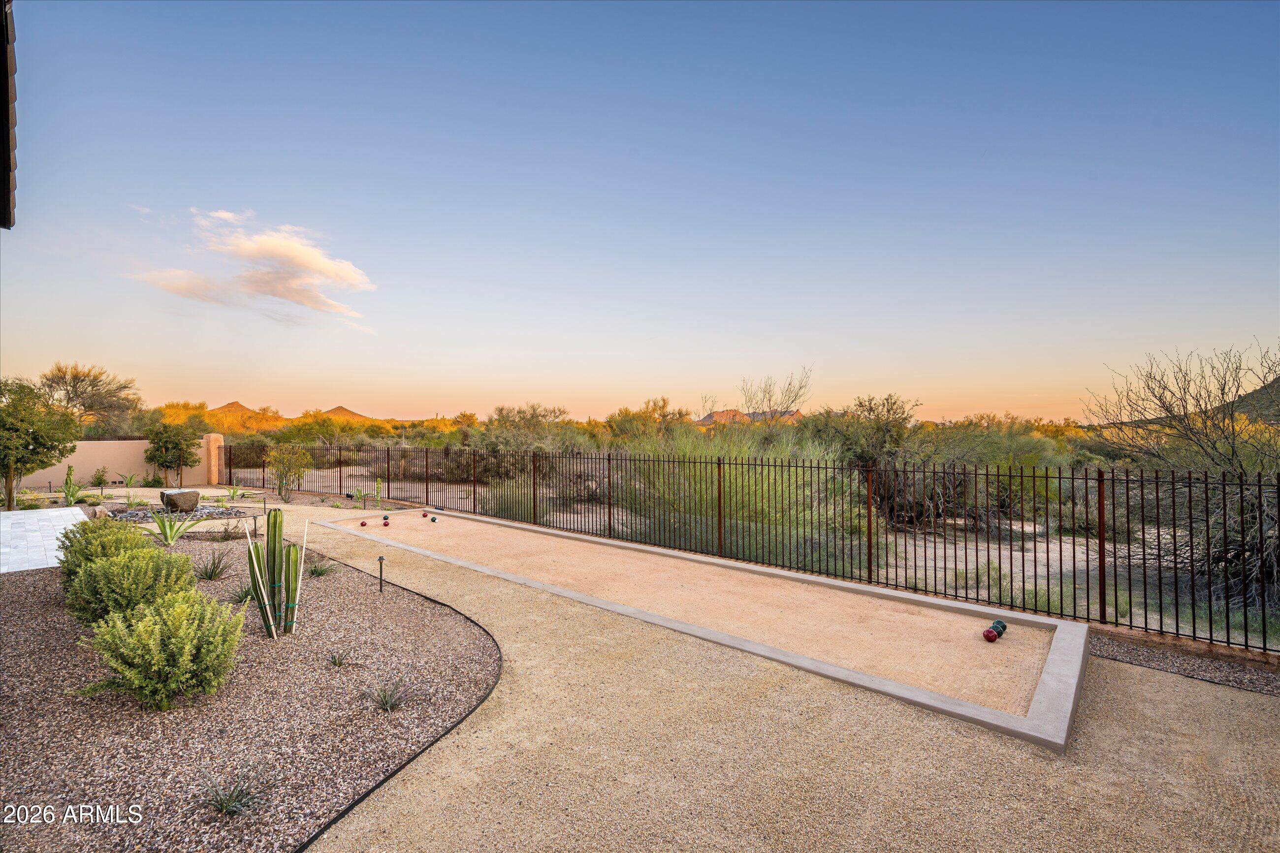 WHISPER ROCK - Residential