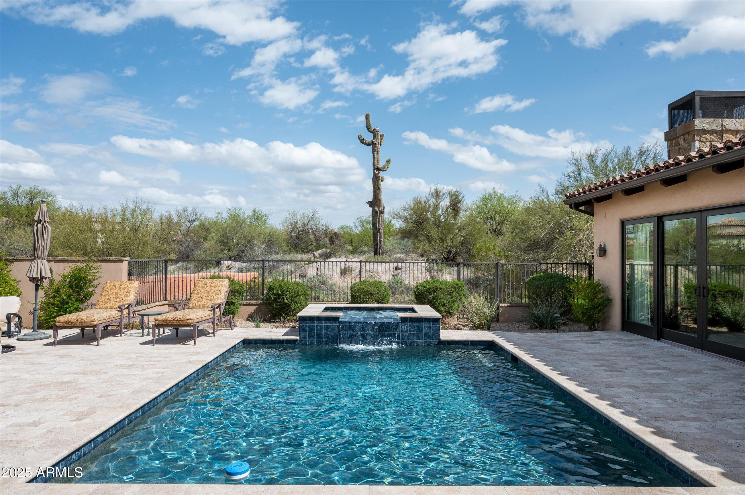 WHISPER ROCK - Residential