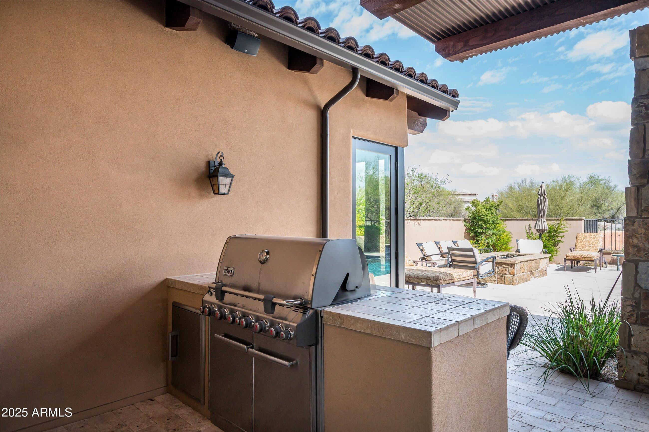 WHISPER ROCK - Residential