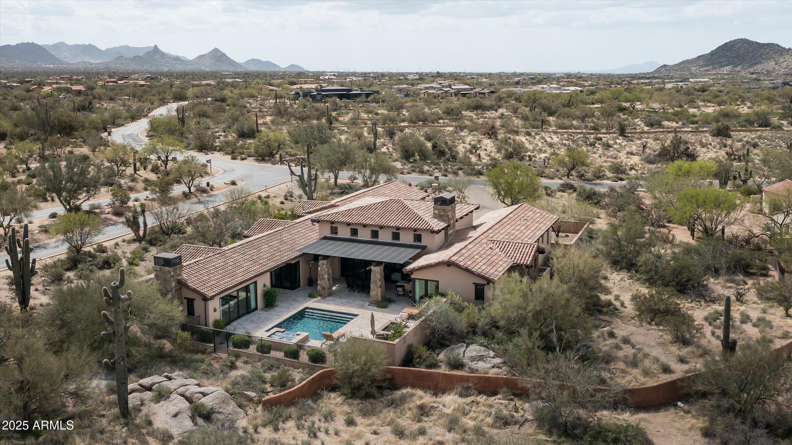 WHISPER ROCK - Residential