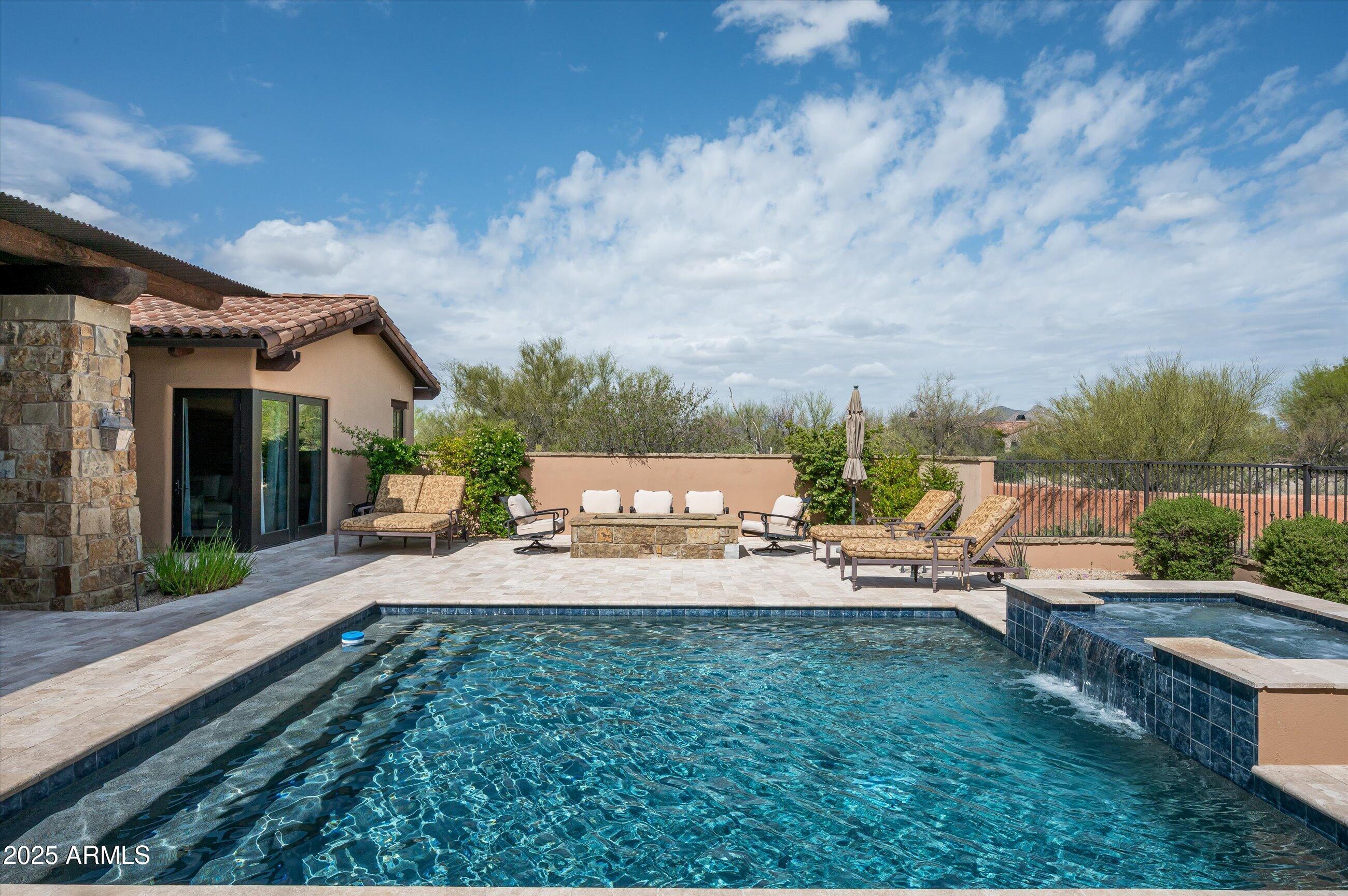 WHISPER ROCK - Residential