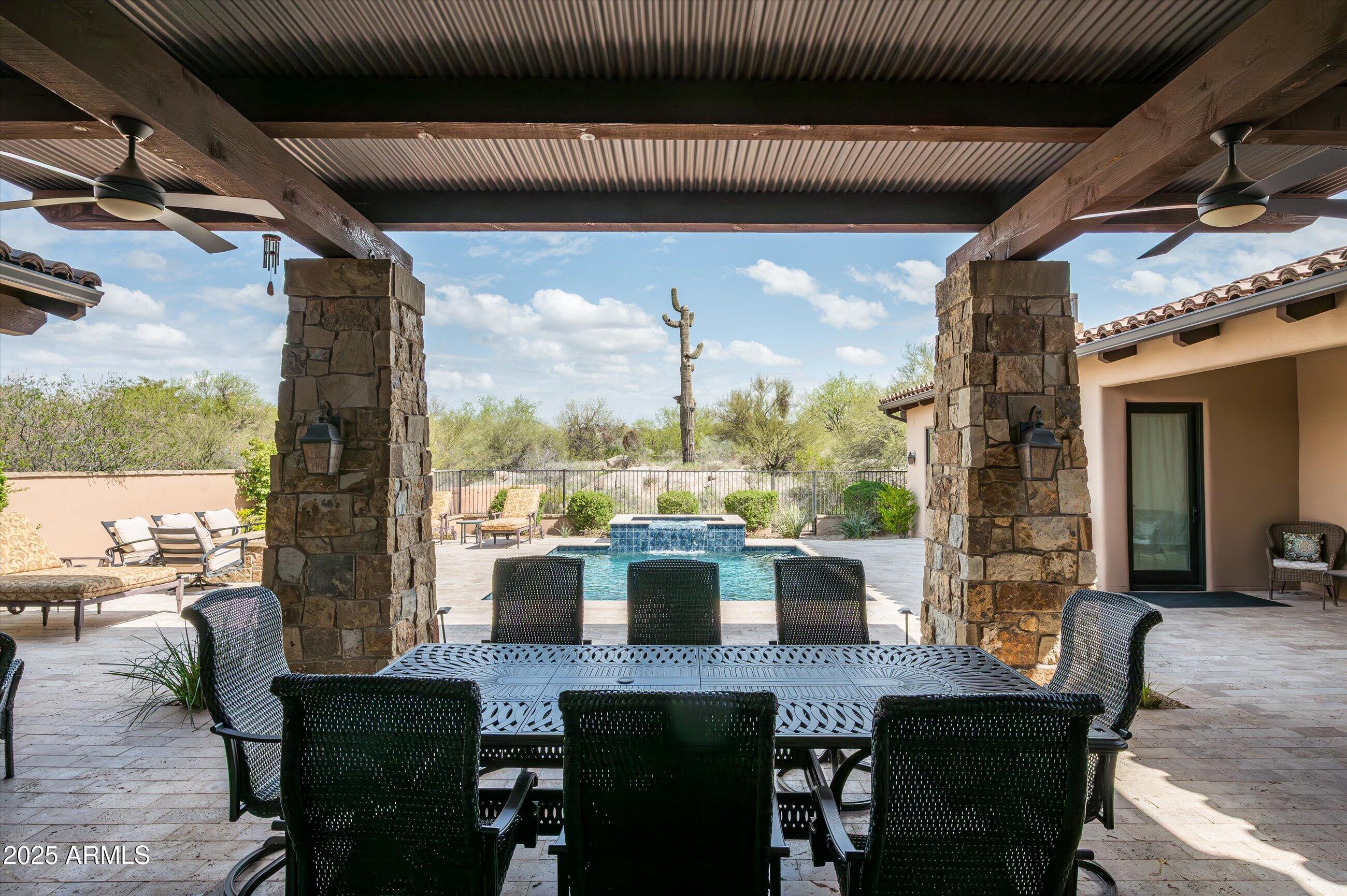 WHISPER ROCK - Residential