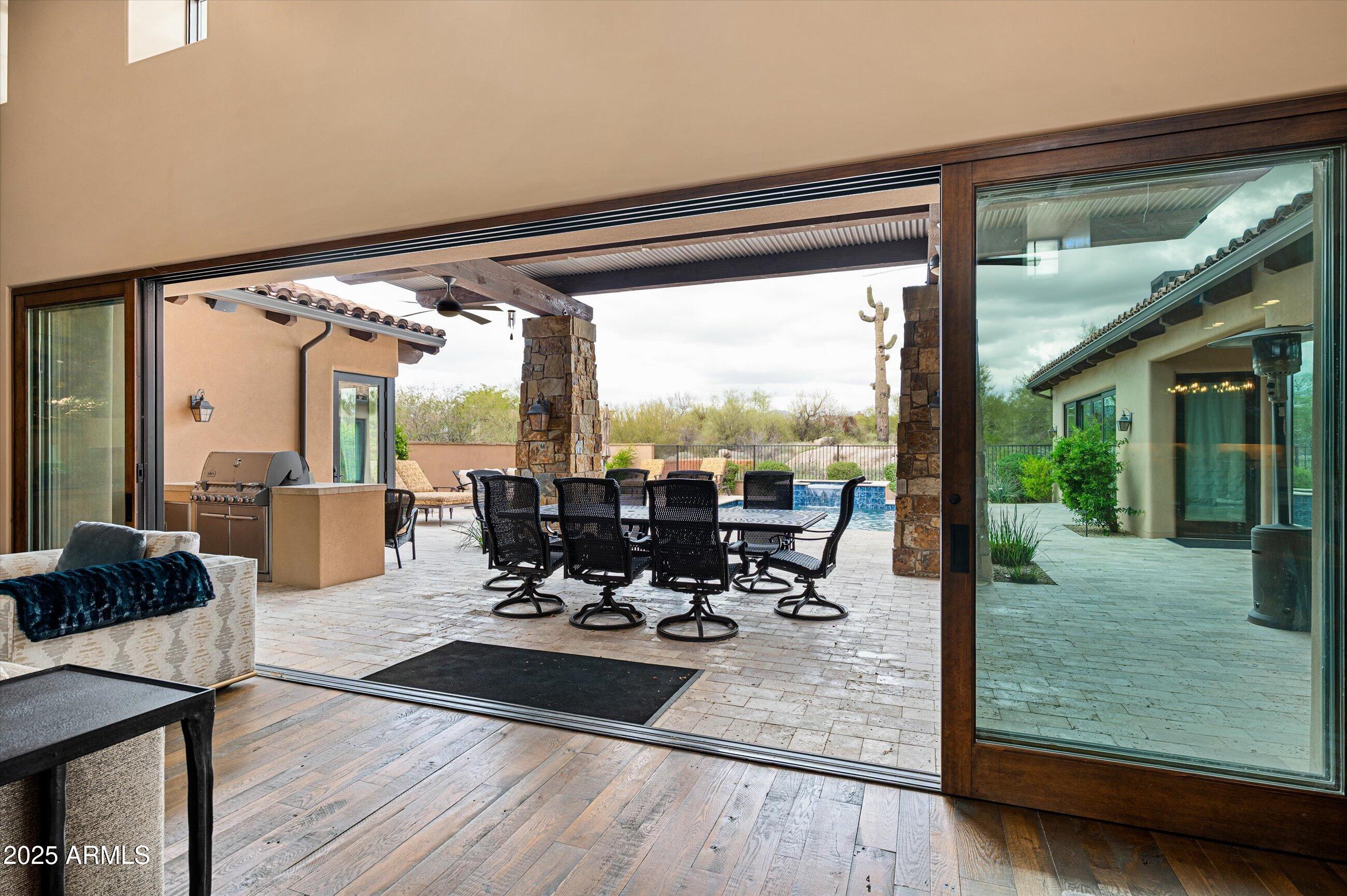 WHISPER ROCK - Residential