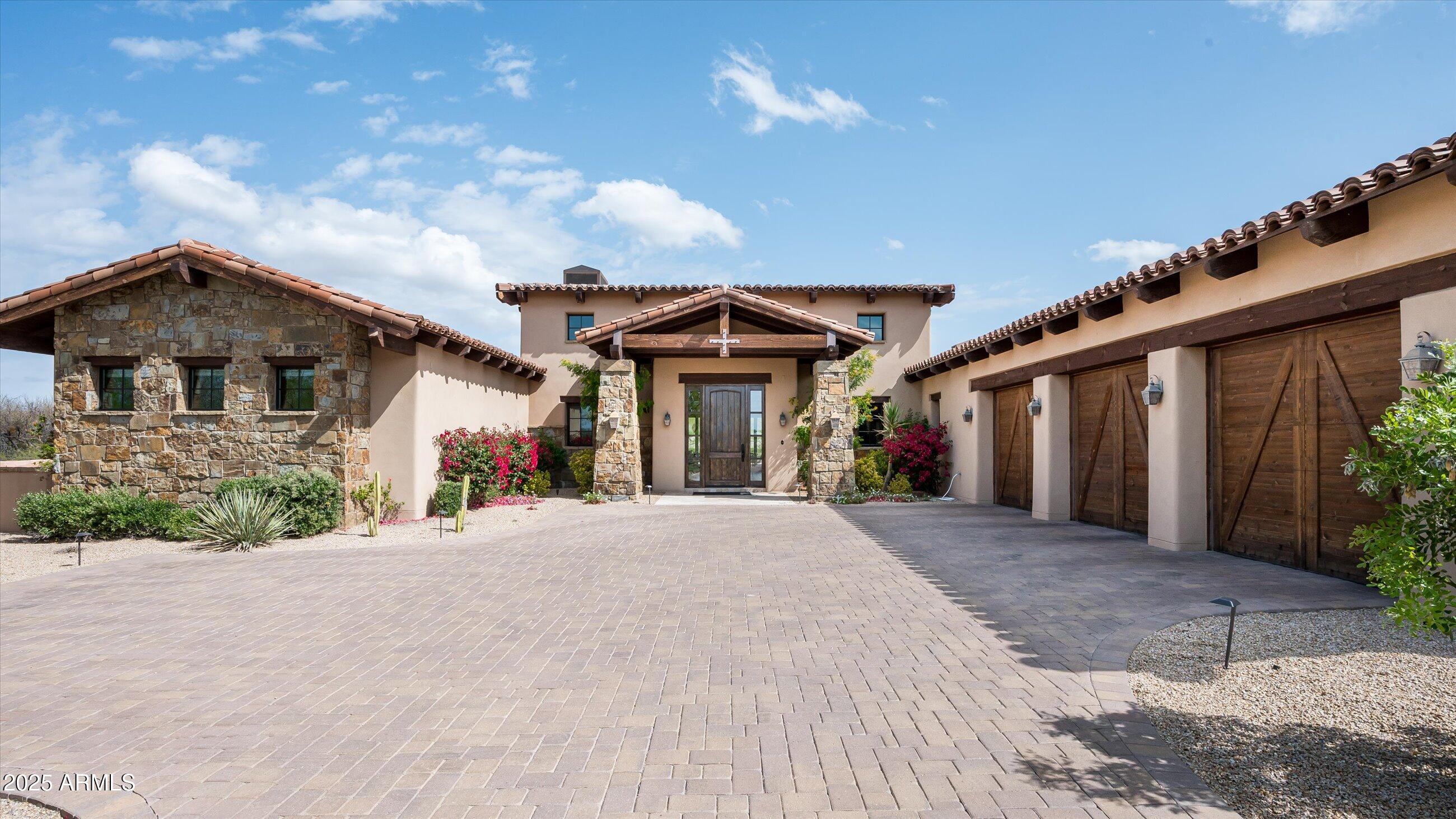 WHISPER ROCK - Residential