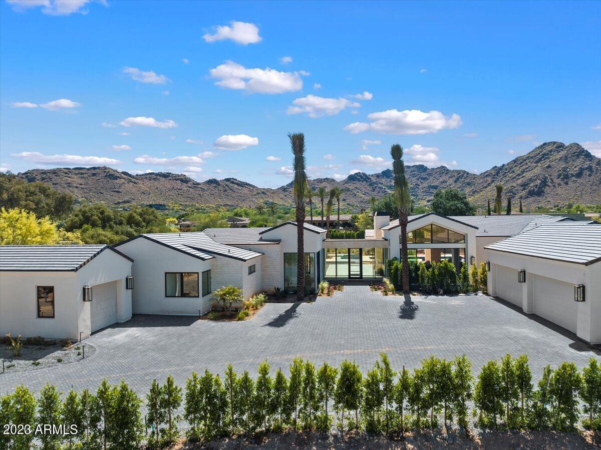 Experience a Stately lifestyle in the Heart of Paradise Valley!