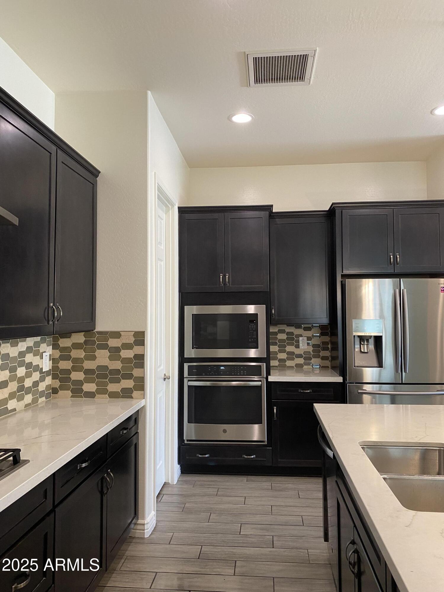 LOOKOUT MOUNTAIN - Residential Lease