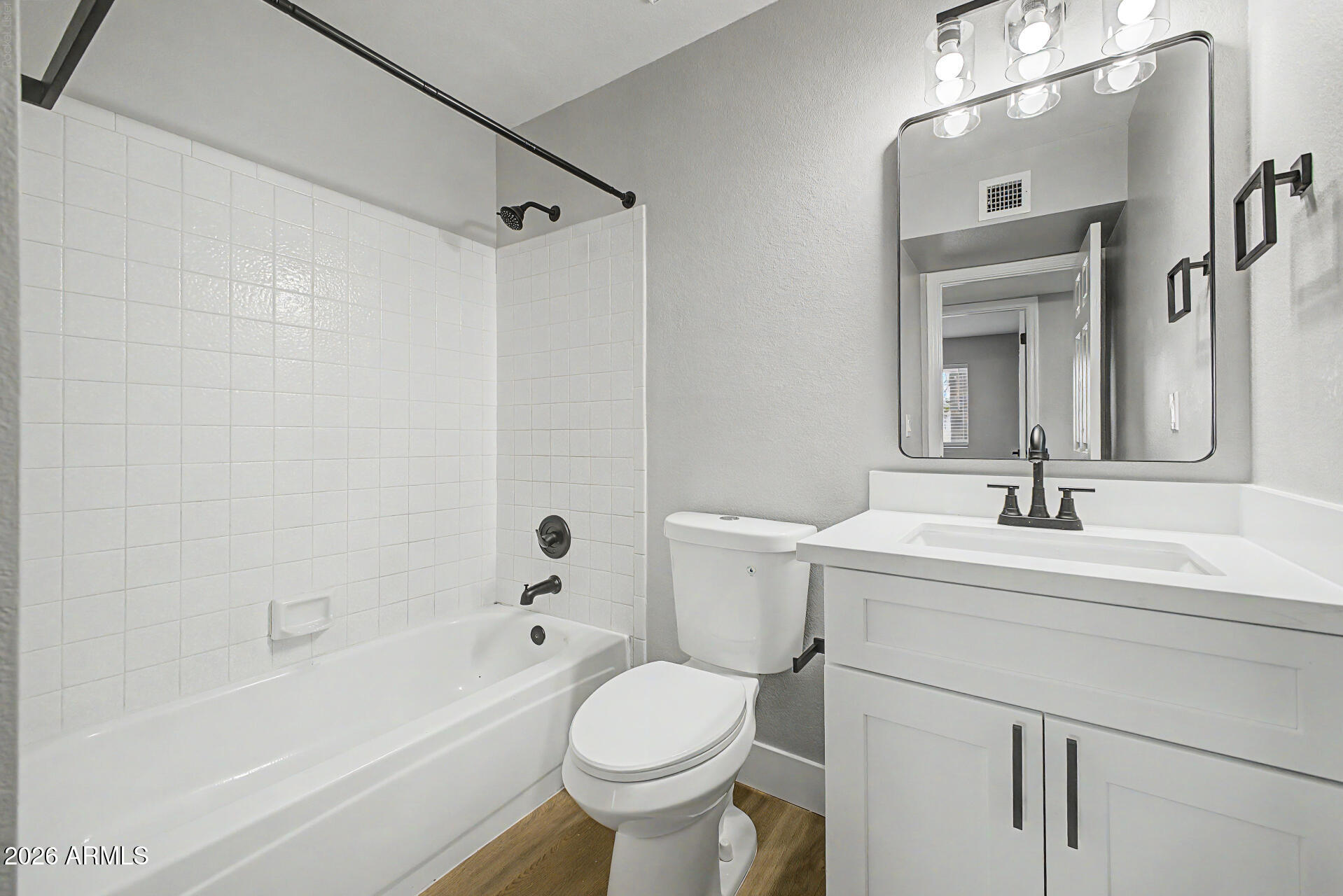 CASA MIA UNIT 2B - Residential