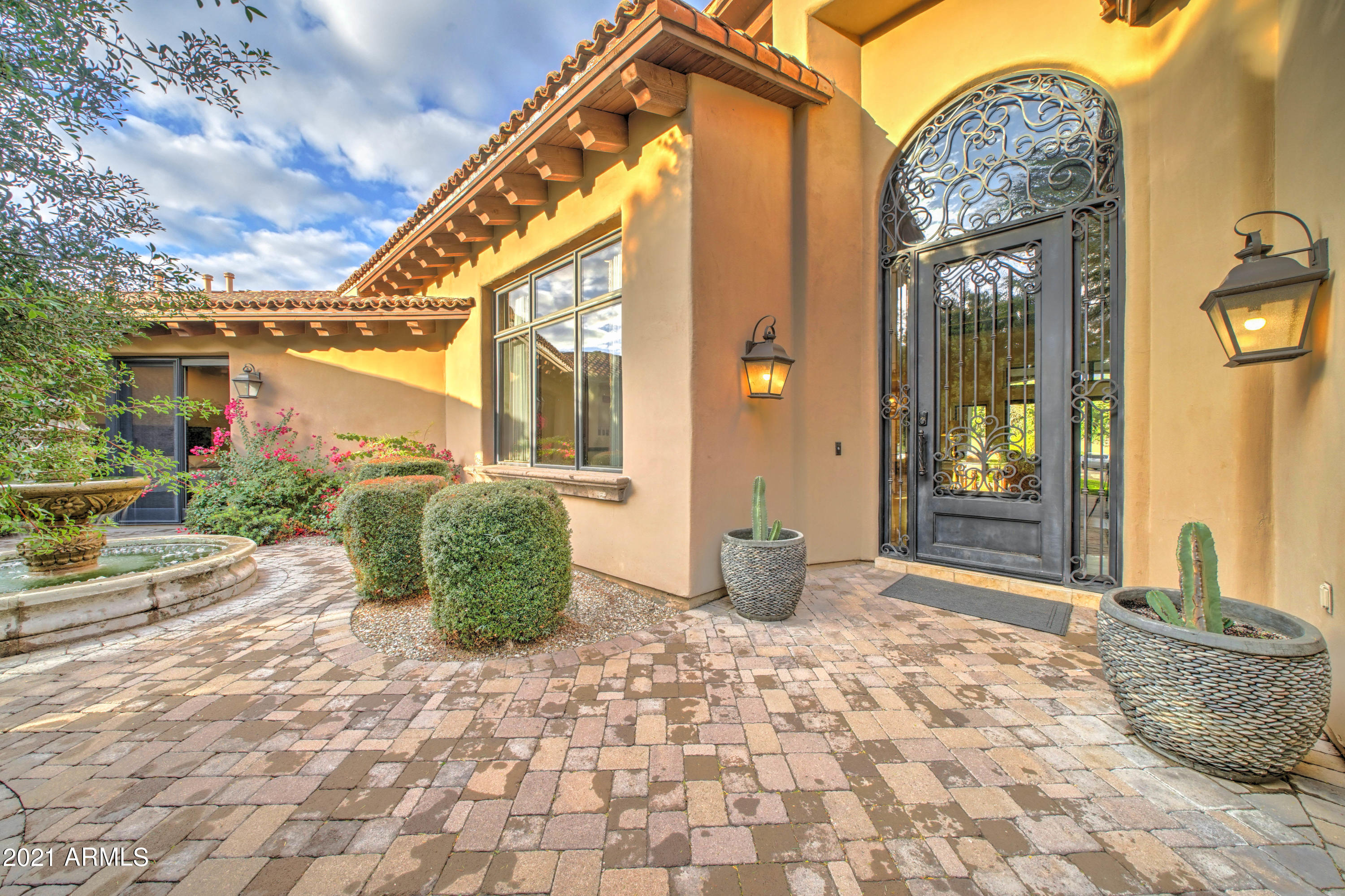 Welcome Home to Via Los Caballos in the coveted Mockingbird Lane Estates neighborhood. This home has it all. Luxury living with understated elegance. Every detail was thoughtfully executed to create a space that not only wow 's but creates an ambience of comfortability with
unmatched craftsmanship. This Paradise Valley oasis is in a prime location with numerous golf courses minutes away, hiking trails, Old Town Scottsdale, upscaled dining and so much more. This home is elegance elevated. Attention to detail has been paid from every light fixture to the base boards. High end upgrades carry throughout the home into the backyard and guest house as well. Via Los Caballos is an entertainer's dream! To truly understand the level of detail, you must experience this home in person.
