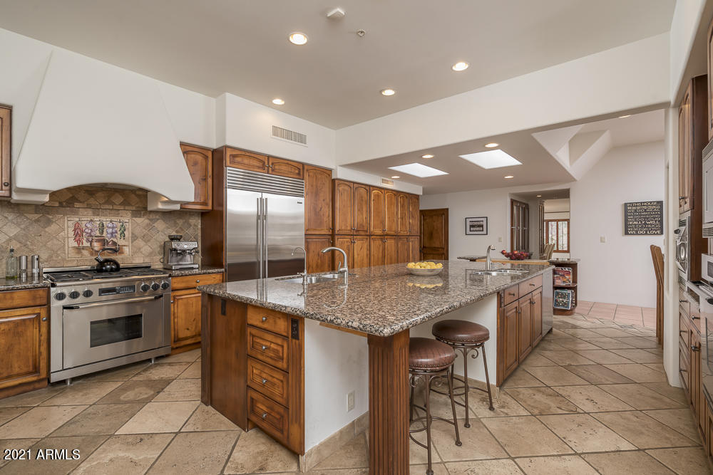 EQUESTRIAN ESTATE - Residential