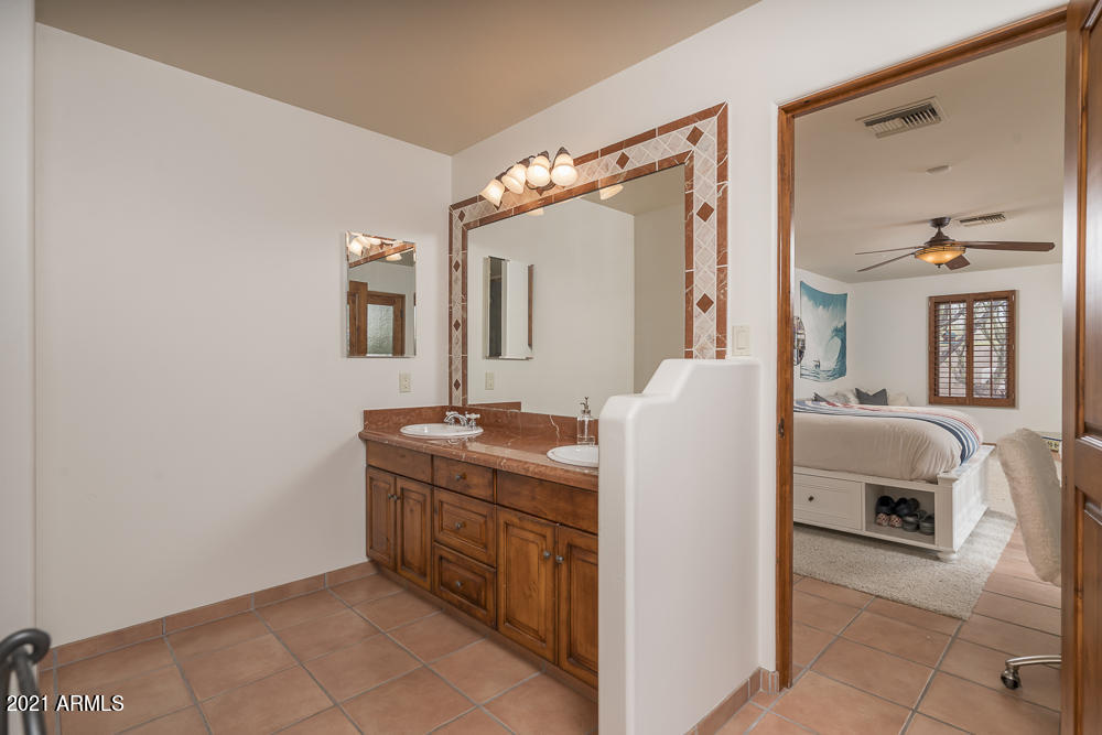 EQUESTRIAN ESTATE - Residential