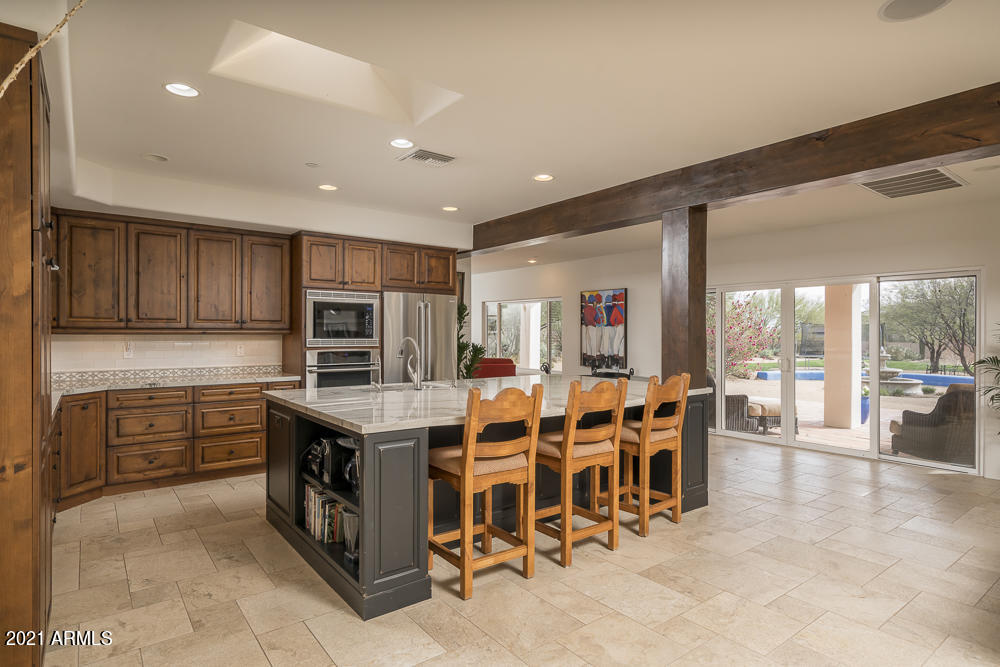 EQUESTRIAN ESTATE - Residential