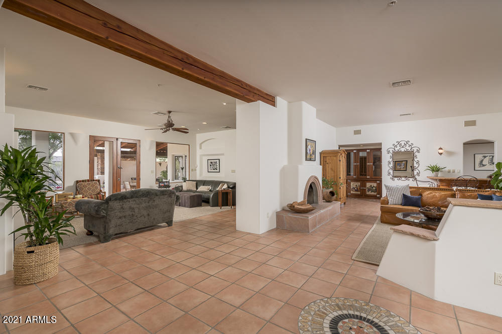 EQUESTRIAN ESTATE - Residential