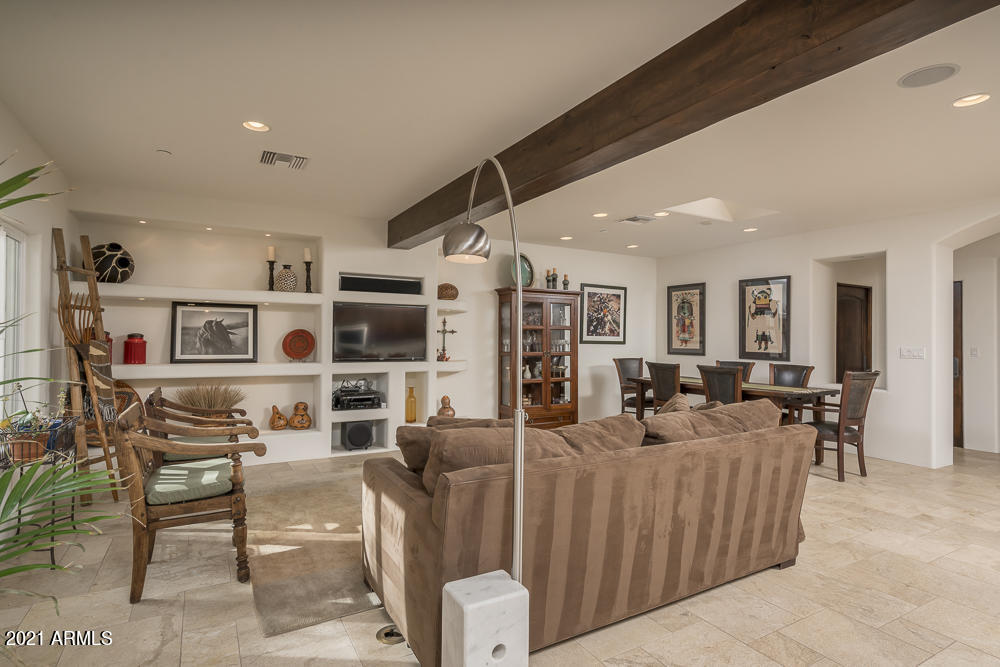 EQUESTRIAN ESTATE - Residential
