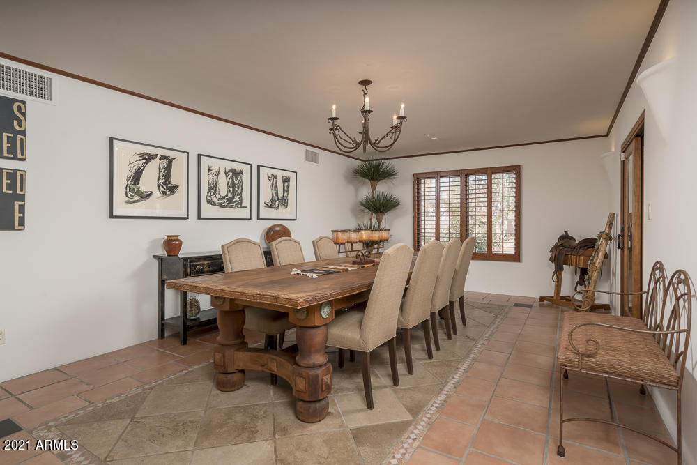 EQUESTRIAN ESTATE - Residential