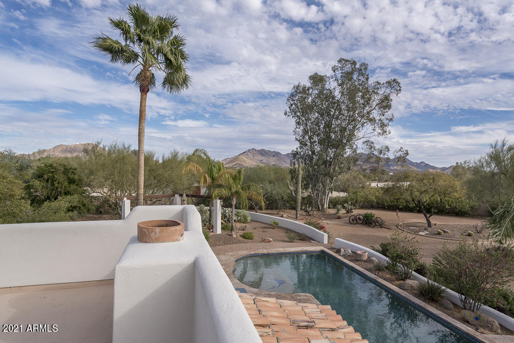 EQUESTRIAN ESTATE - Residential