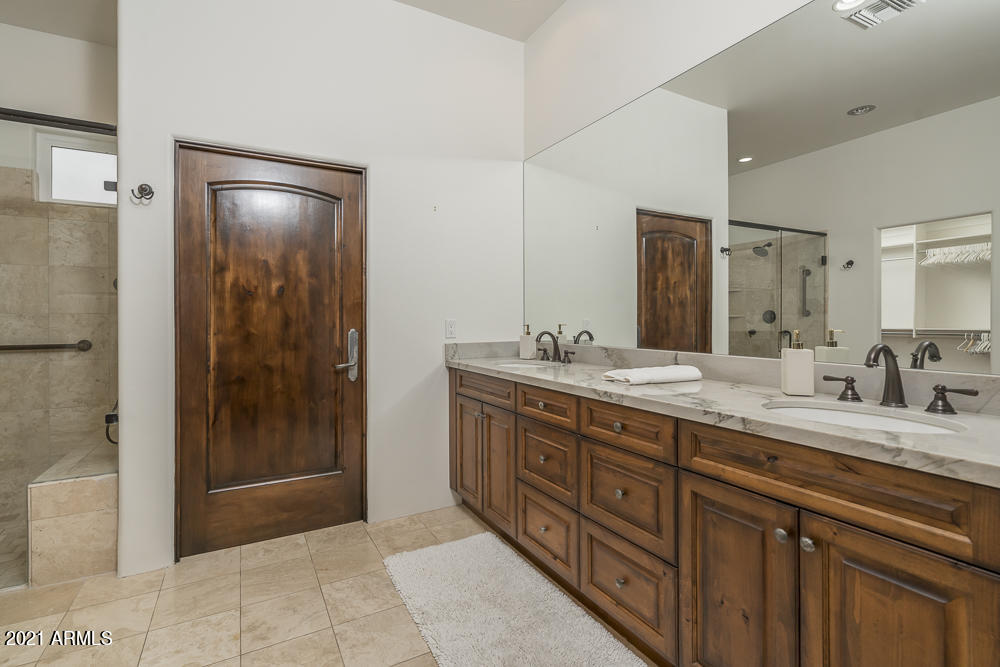 EQUESTRIAN ESTATE - Residential
