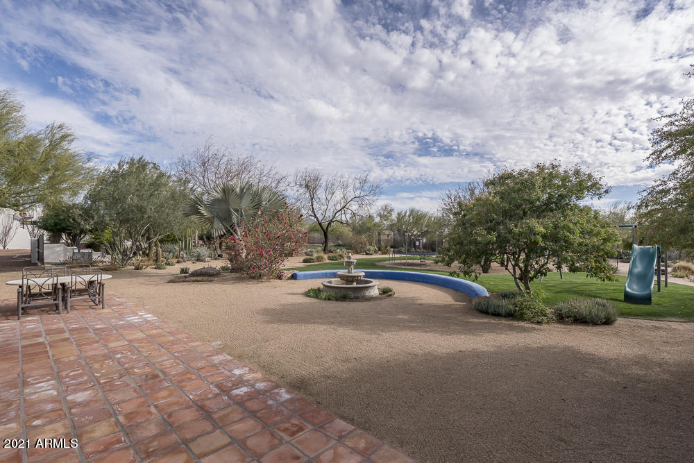 EQUESTRIAN ESTATE - Residential