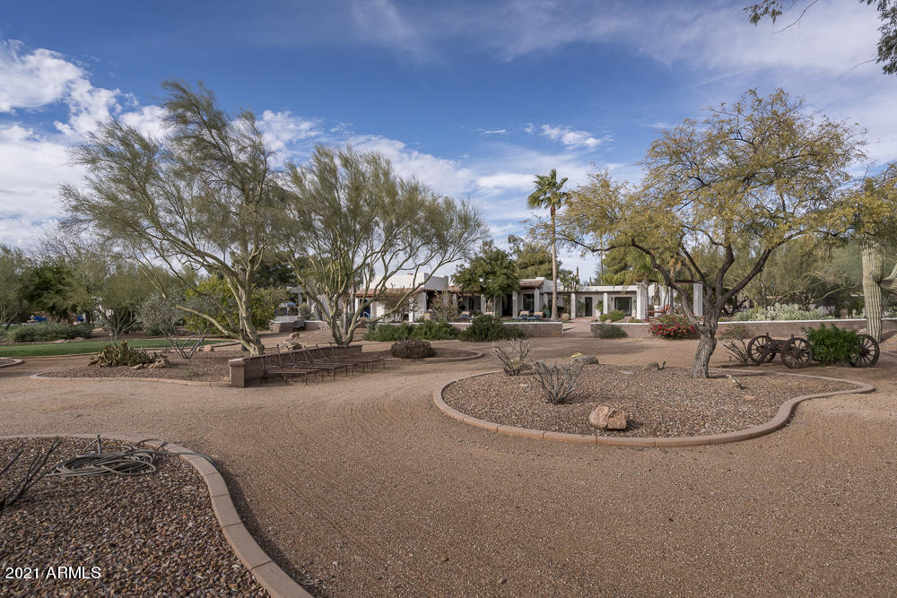 EQUESTRIAN ESTATE - Residential