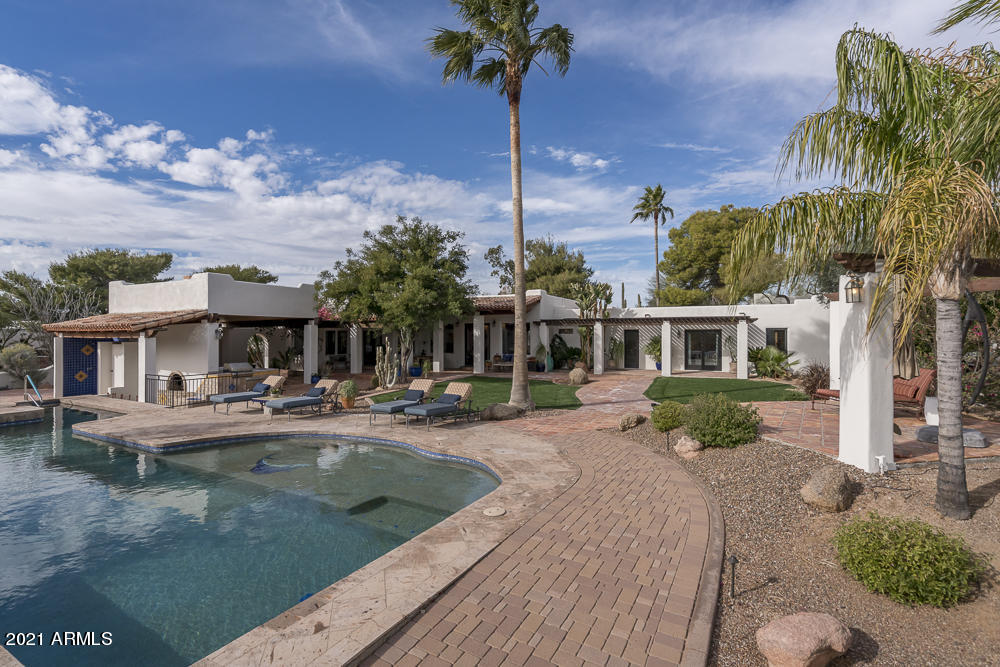 EQUESTRIAN ESTATE - Residential