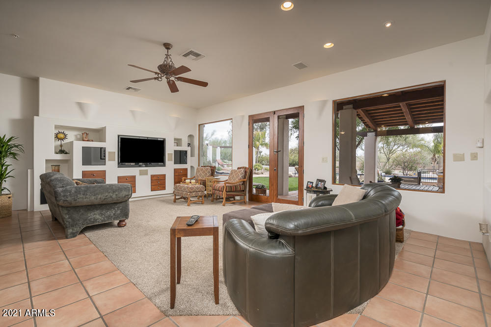 EQUESTRIAN ESTATE - Residential
