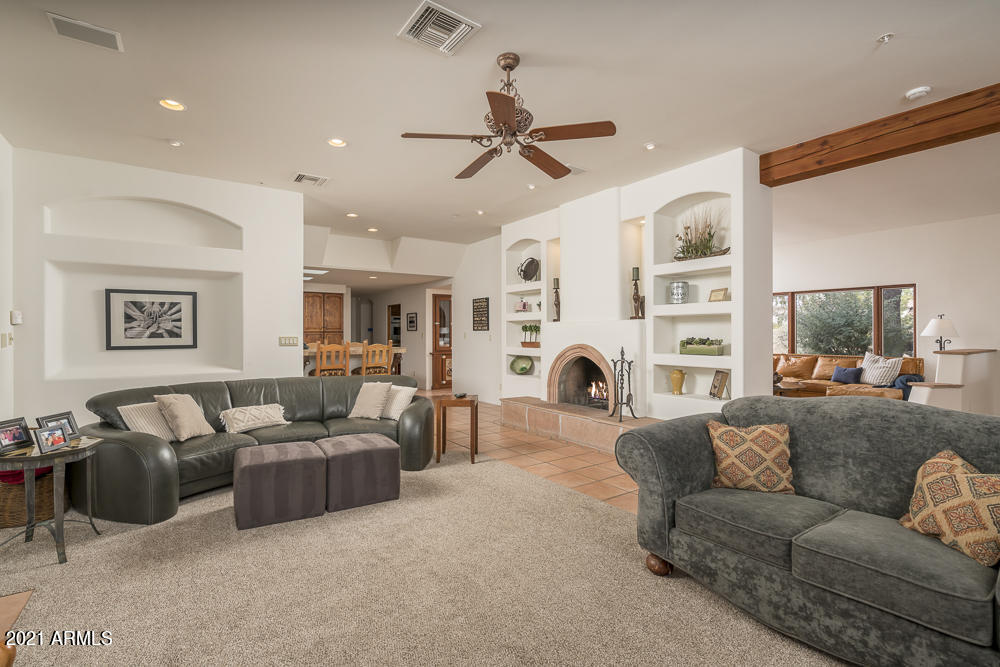 EQUESTRIAN ESTATE - Residential