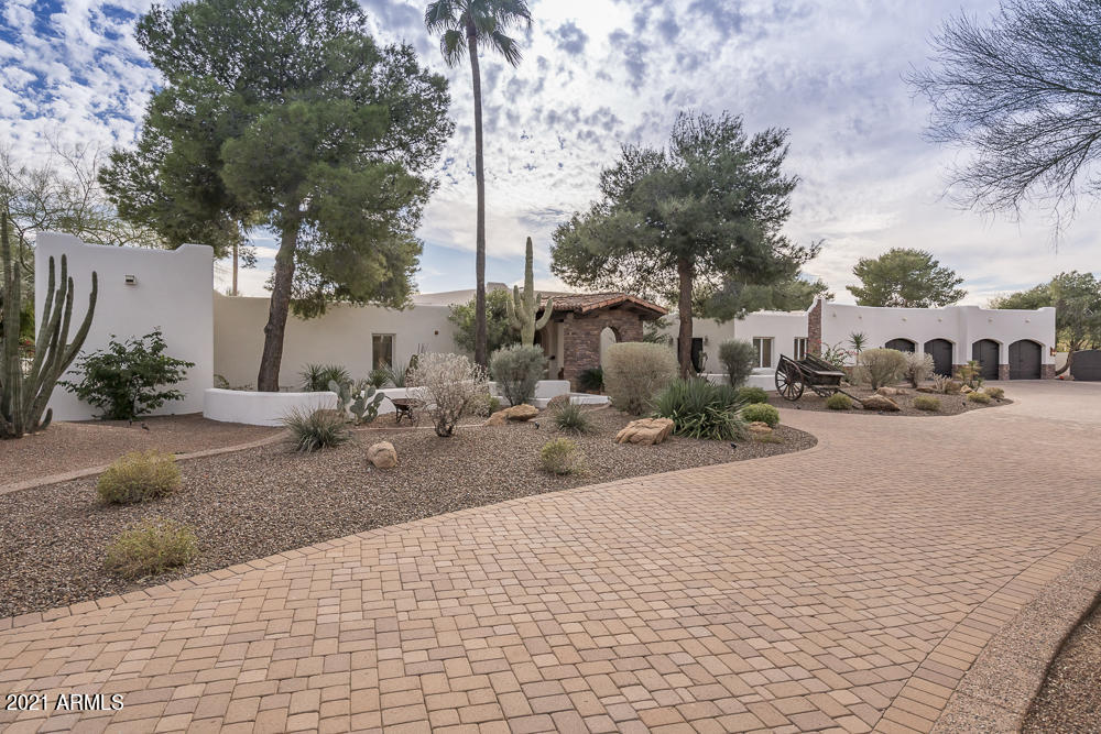 EQUESTRIAN ESTATE - Residential