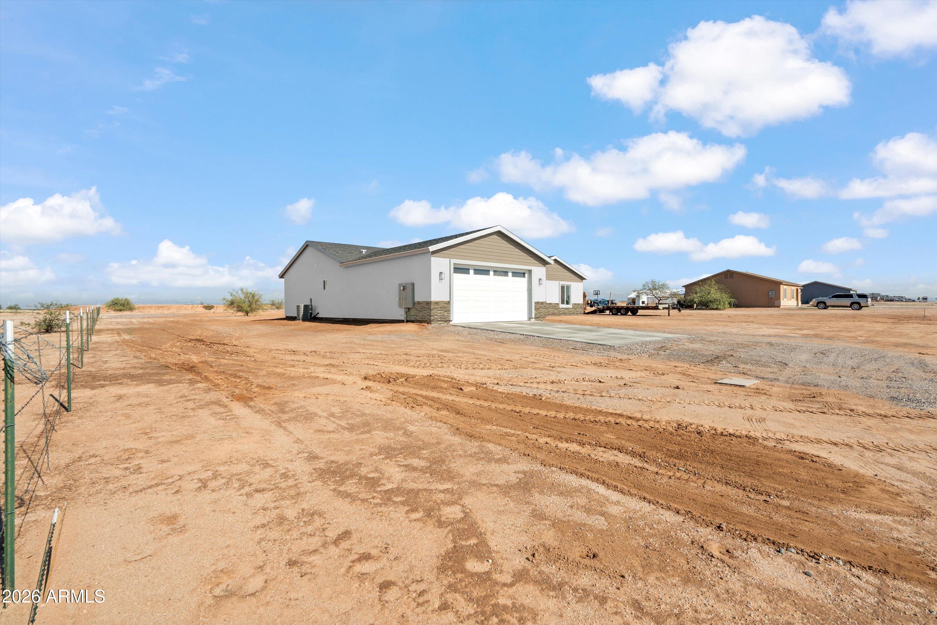 THAT PART OF THE EAST HALF OF THE SOUTH HALF OF TH - Residential