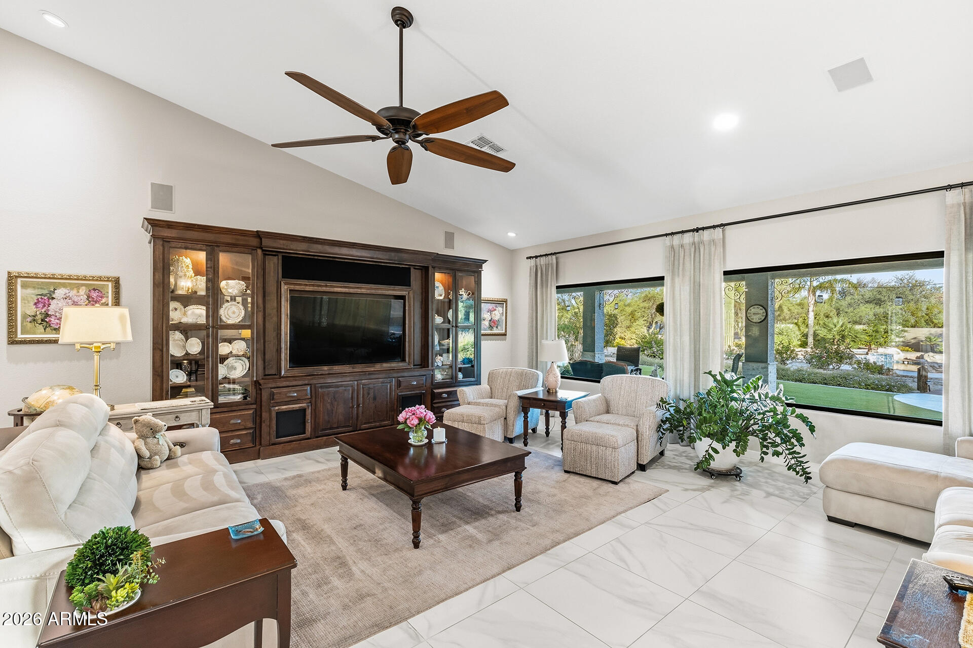 LA TIERRA PROMETIDA - Residential
