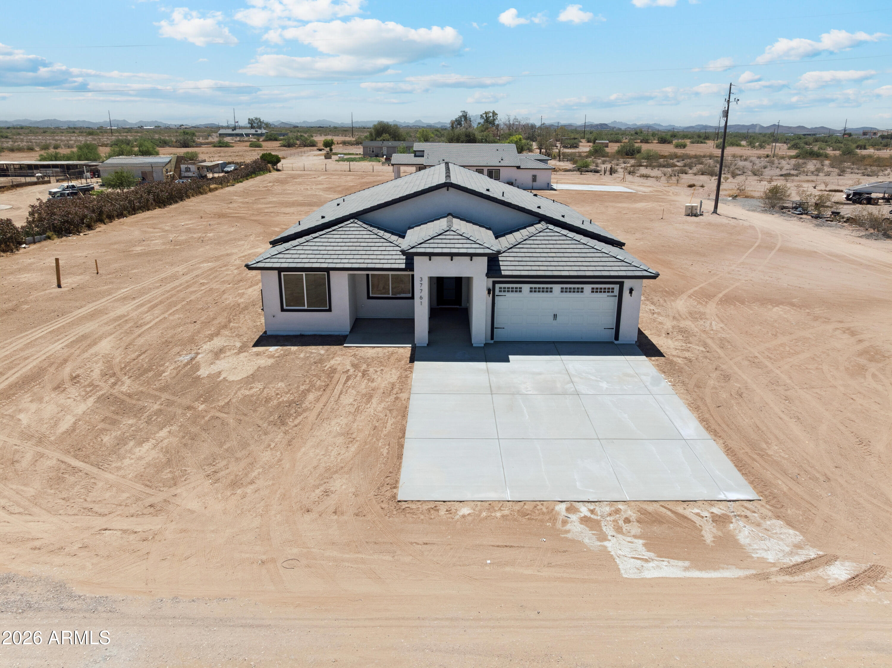 ✨ $20,000 BUILDER INCENTIVE AVAILABLE! ✨ Use toward closing costs or an interest rate buy-down to help make your dream home more affordable.
Experience custom desert living in this beautifully designed NEW 4-bedroom, 3.5-bath home in Tonopah. Featuring modern architecture, soaring ceilings, oversized doors, and a bright open-concept layout. Offering approx. 3,224 SQFT under roof (2,297 livable) with Alpino White 20x40 porcelain tile flooring and elegant modern finishes.
Enjoy a spacious kitchen with custom-style cabinetry, large island, and appliances backed by a 2-year warranty. Split floor plan with a beautiful primary suite and walk-in closet.
Spacious lot with room for RVs, toys, animals, pool, workshop, or future additions. Modern desert living with space and freedom!