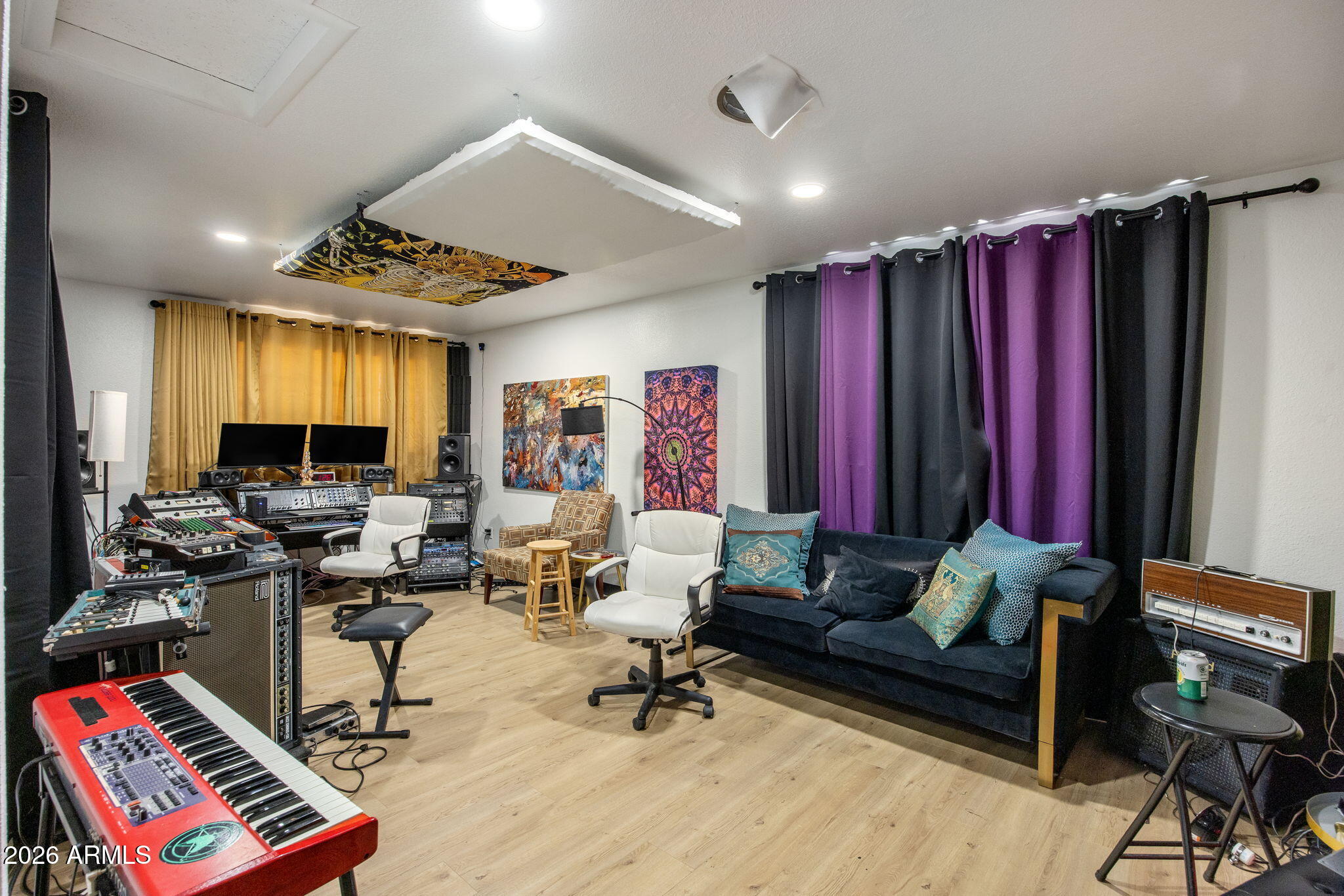 OASIS PLAZA - Residential Income